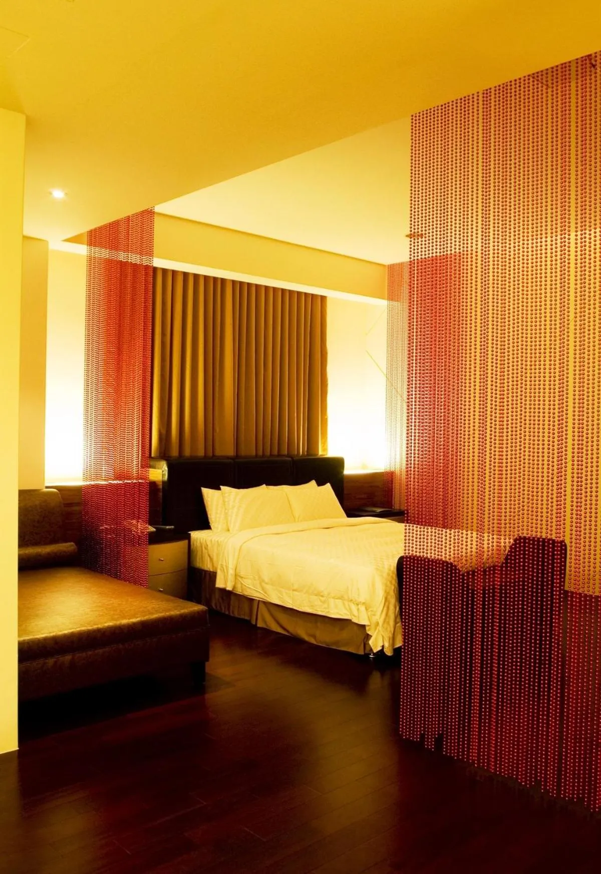 Bed in Hip Spa Motel