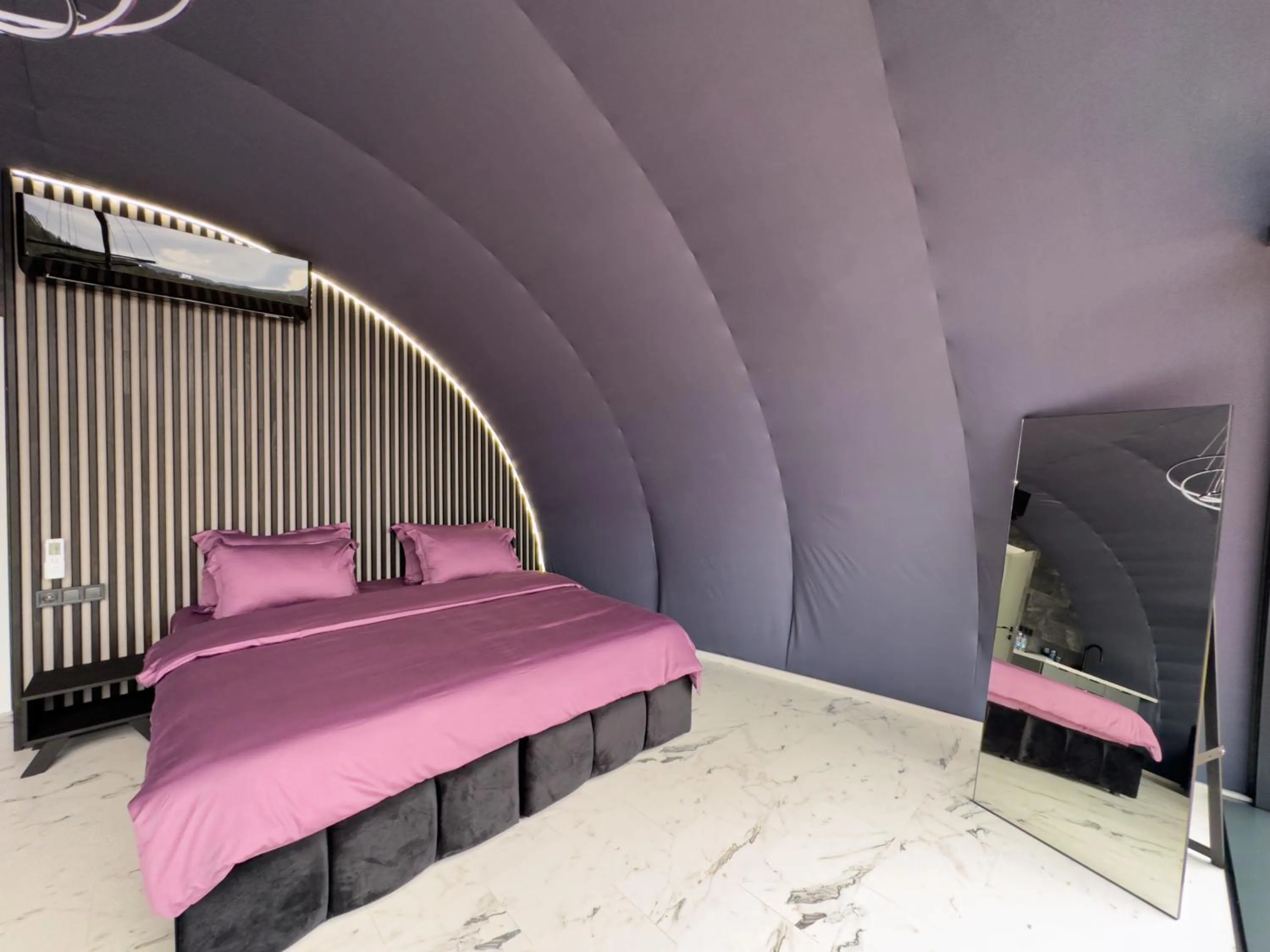 Bed in Wellland Hotel