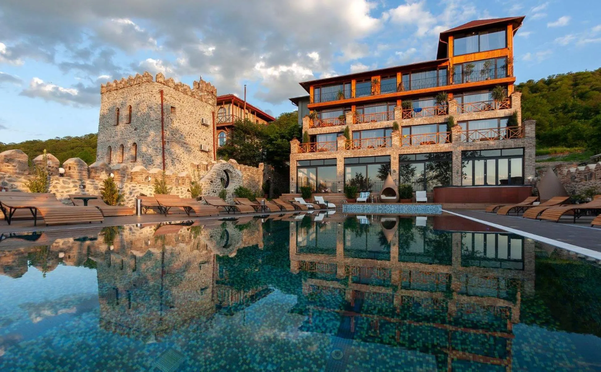 Property building in Chateau Mere