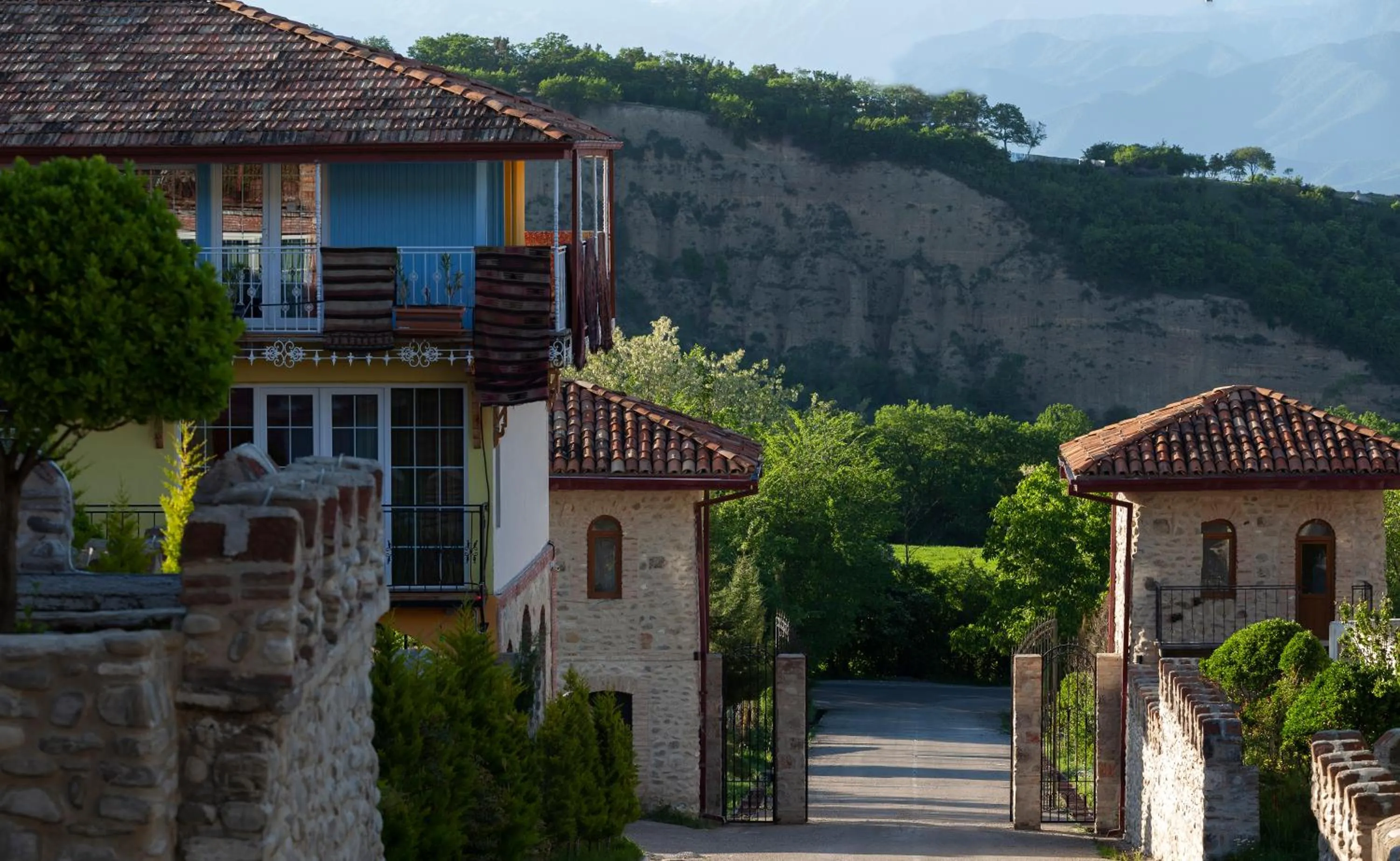 Property building in Chateau Mere