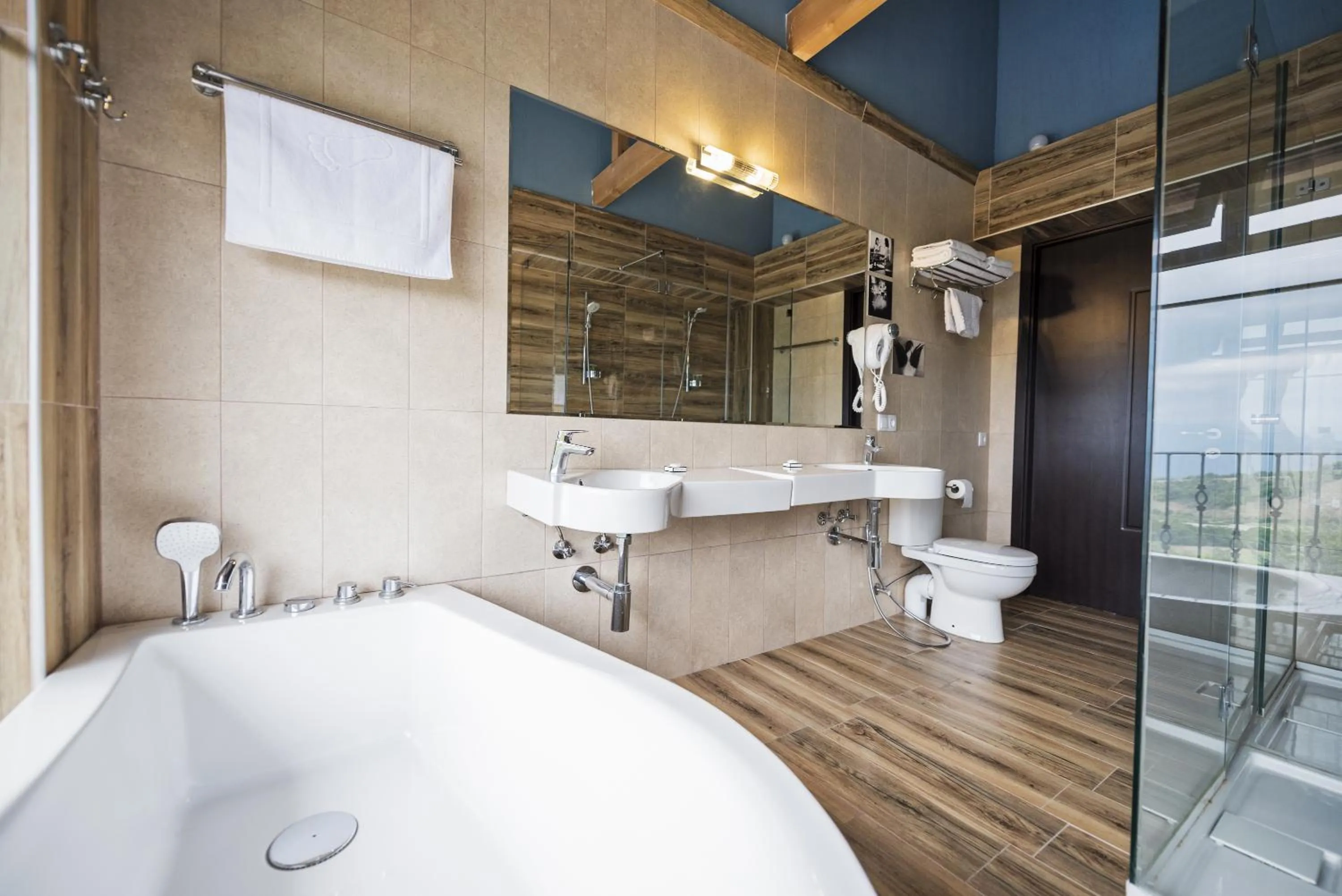 Shower in Chateau Mere