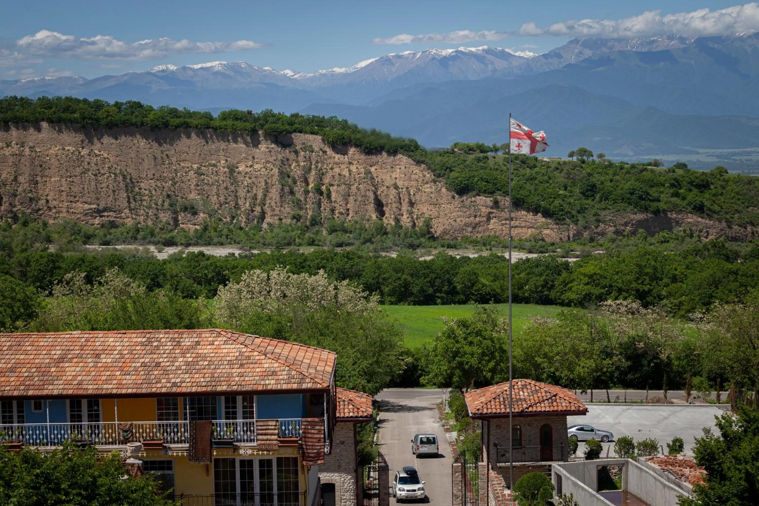 Property building in Chateau Mere
