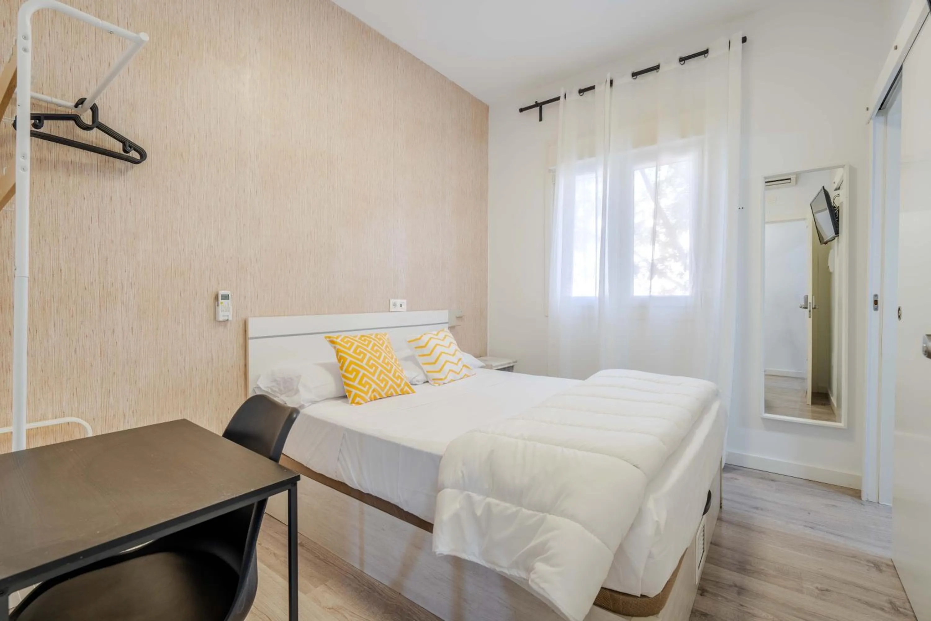 Bed in BF Rooms Almeria Centro