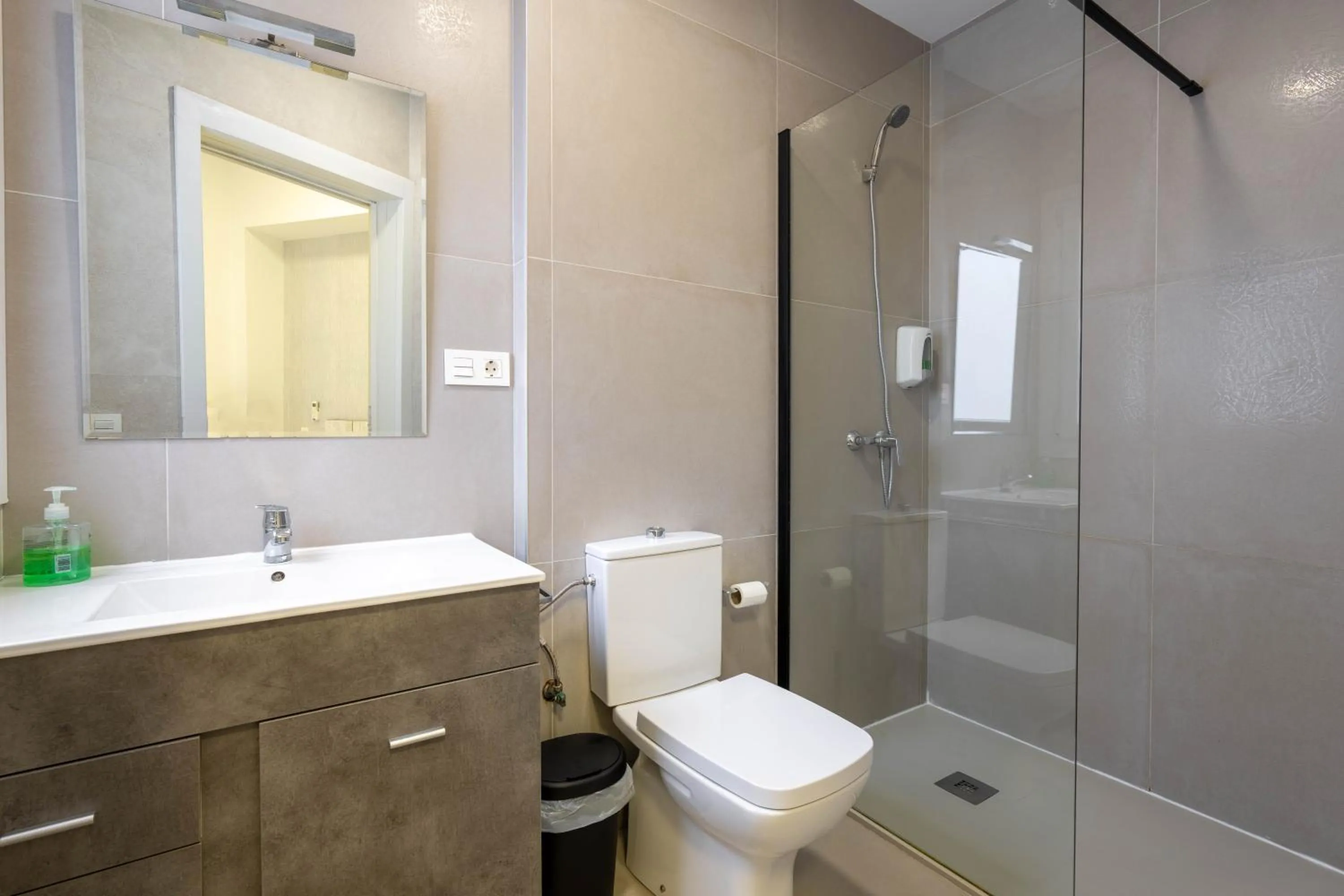 Shower in BF Rooms Almeria Centro