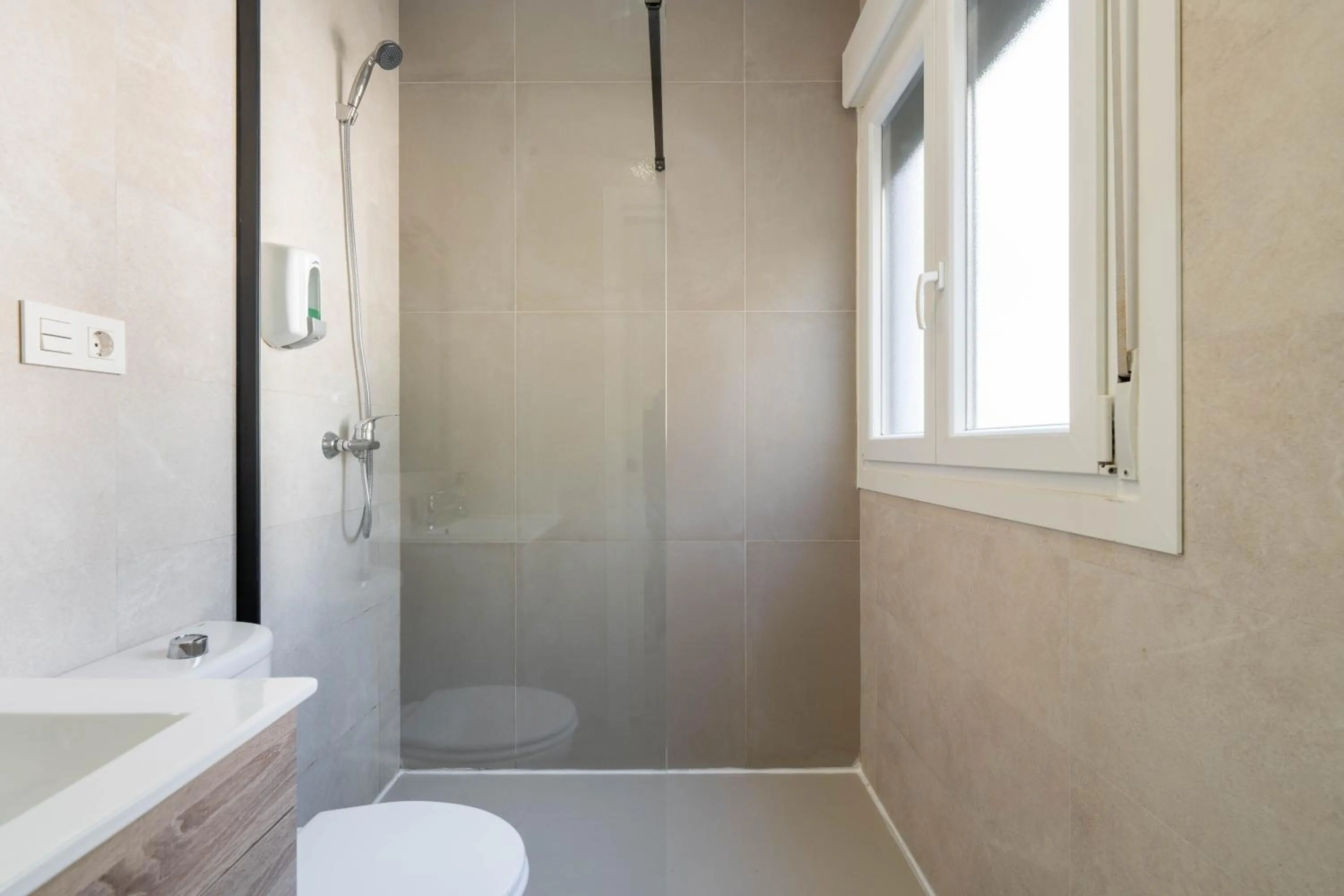 Shower in BF Rooms Almeria Centro
