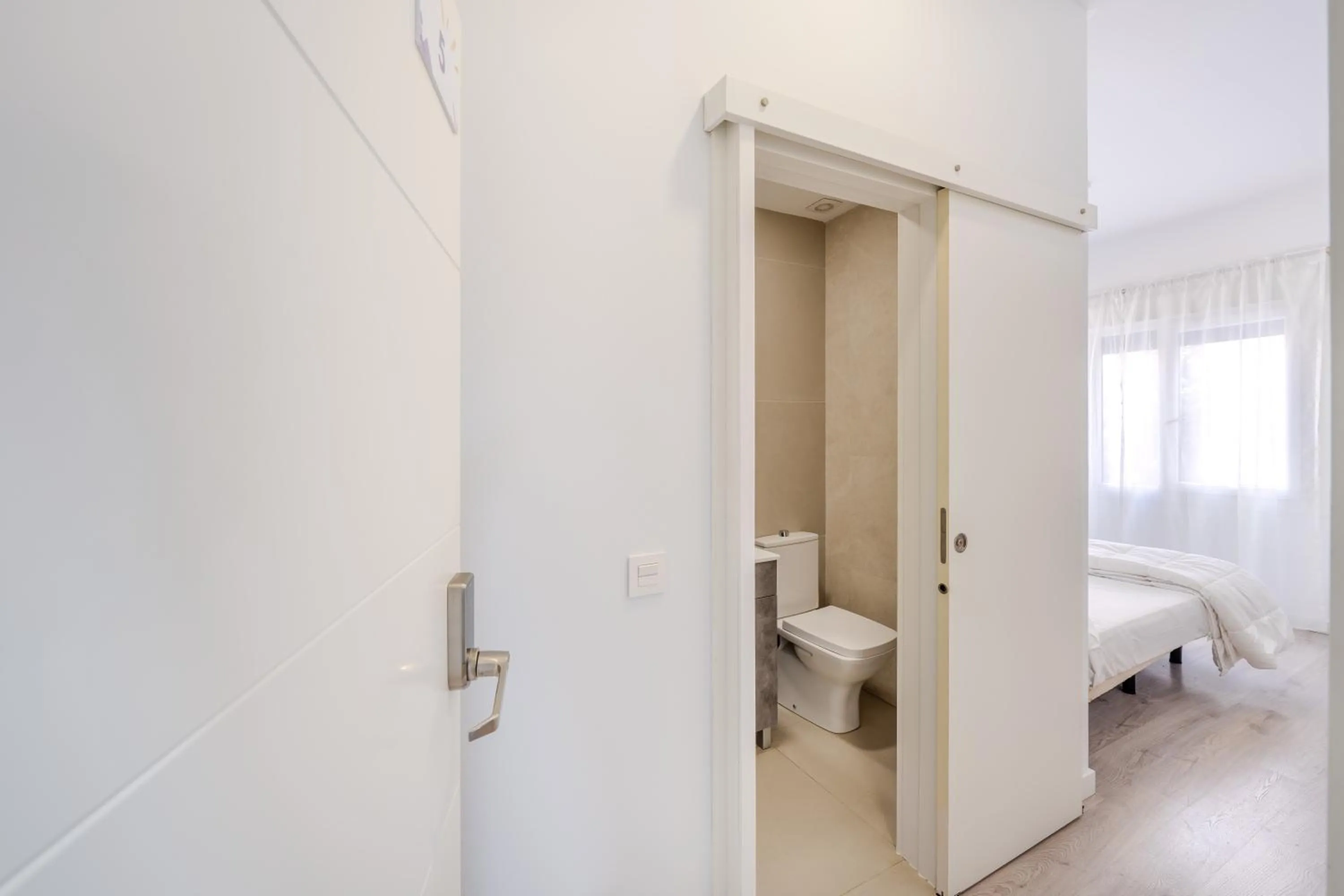 Photo of the whole room, Bed in BF Rooms Almeria Centro