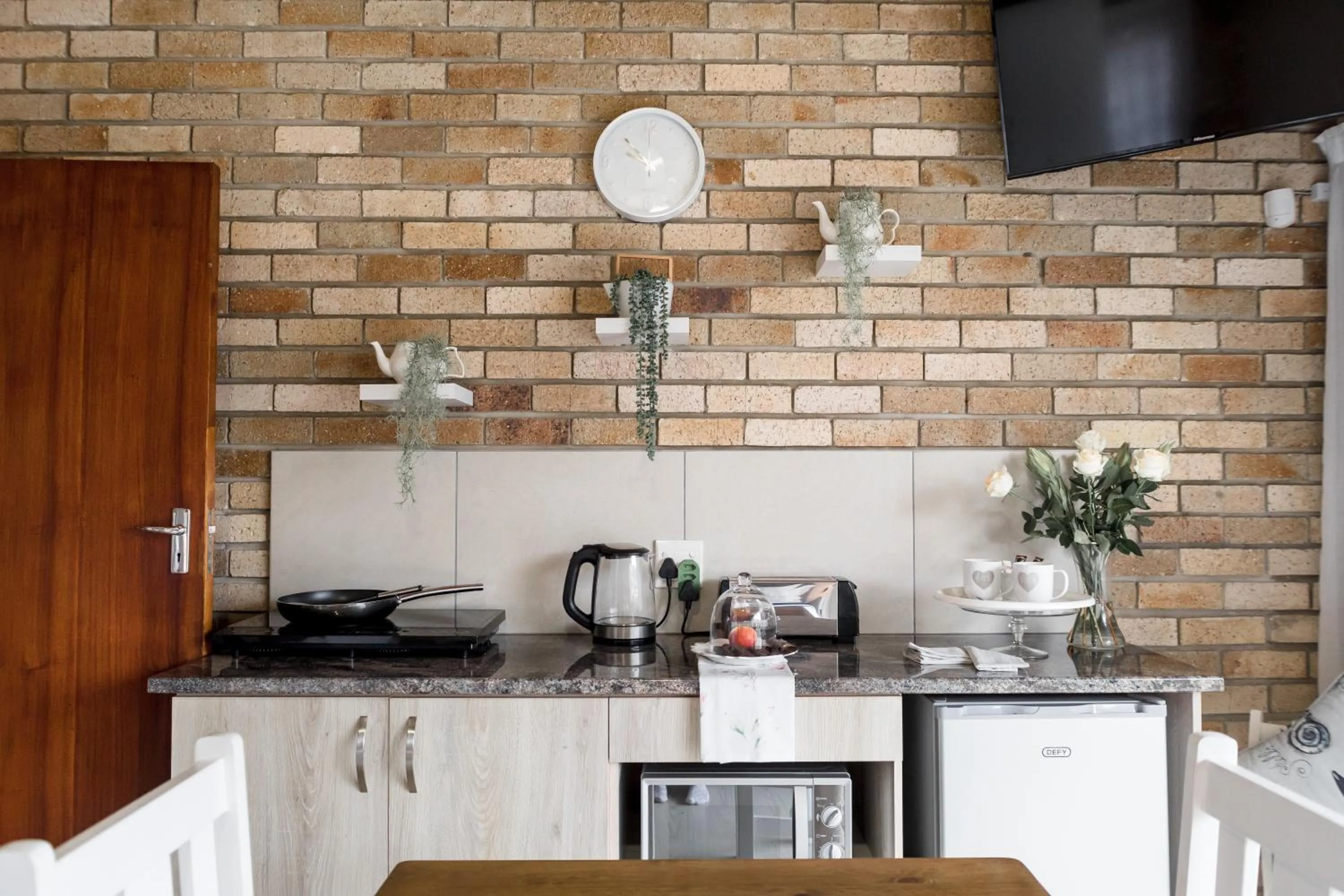 Kitchen or kitchenette in Wagtails Guest House