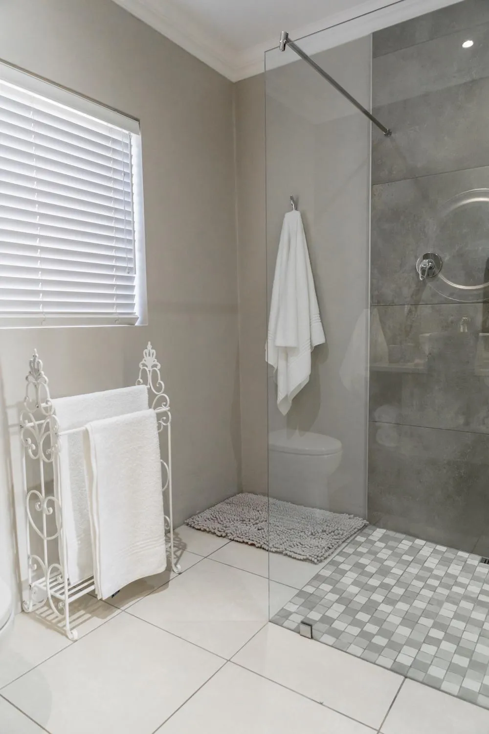 Bathroom in Wagtails Guest House