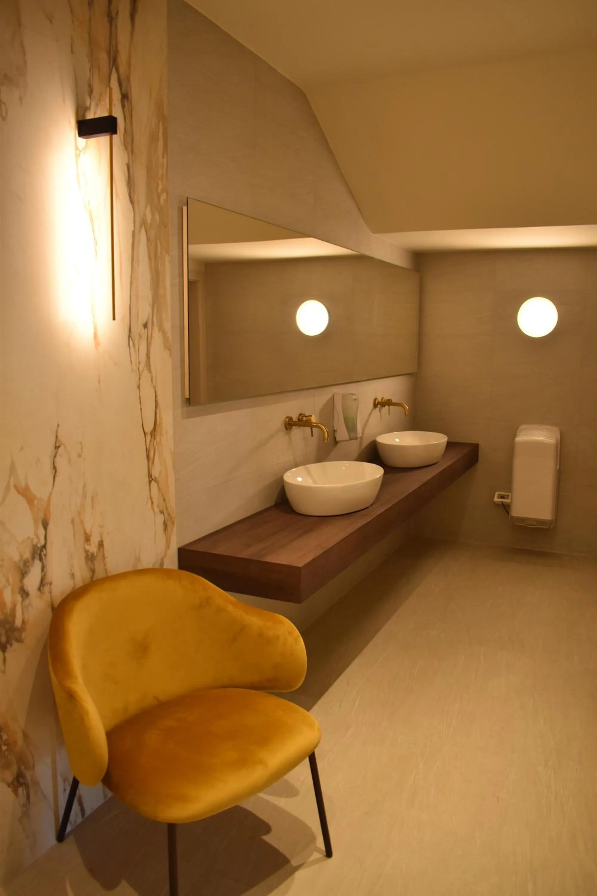 Toilet, Bed in Hotel La Silvana