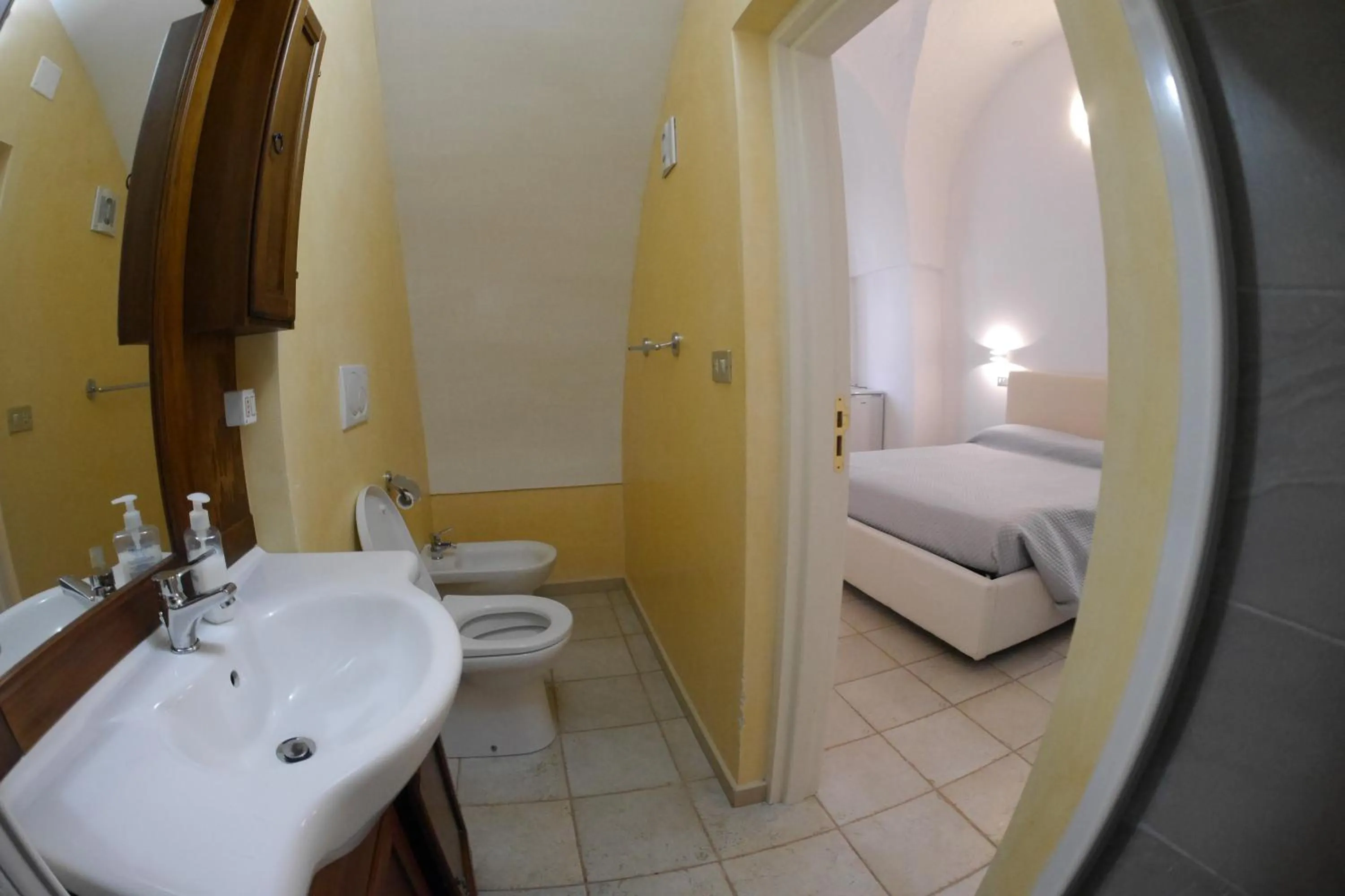 Bathroom, Bed in Masseria Lama D'impisa