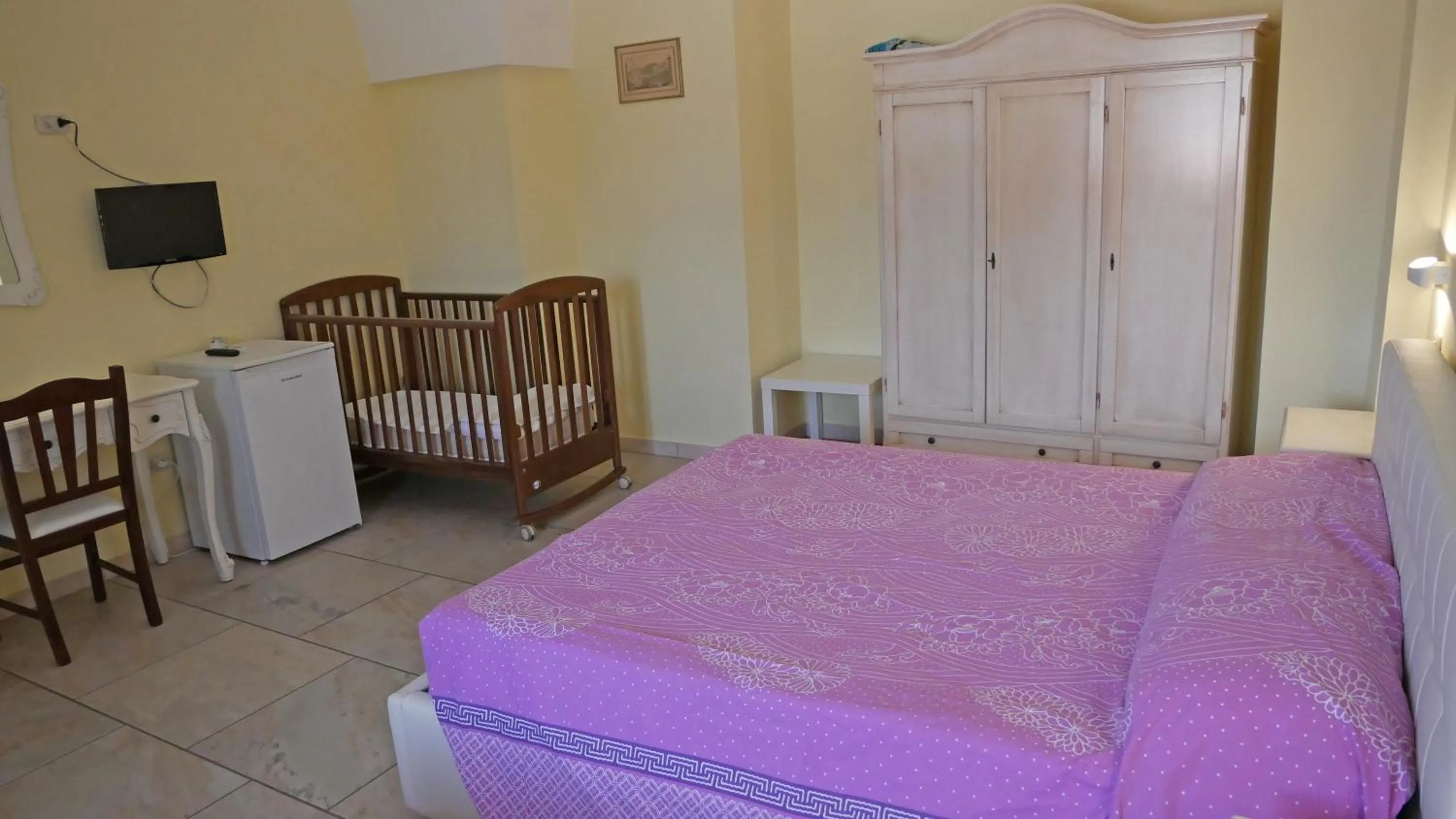 Photo of the whole room, Bed in Masseria Lama D'impisa