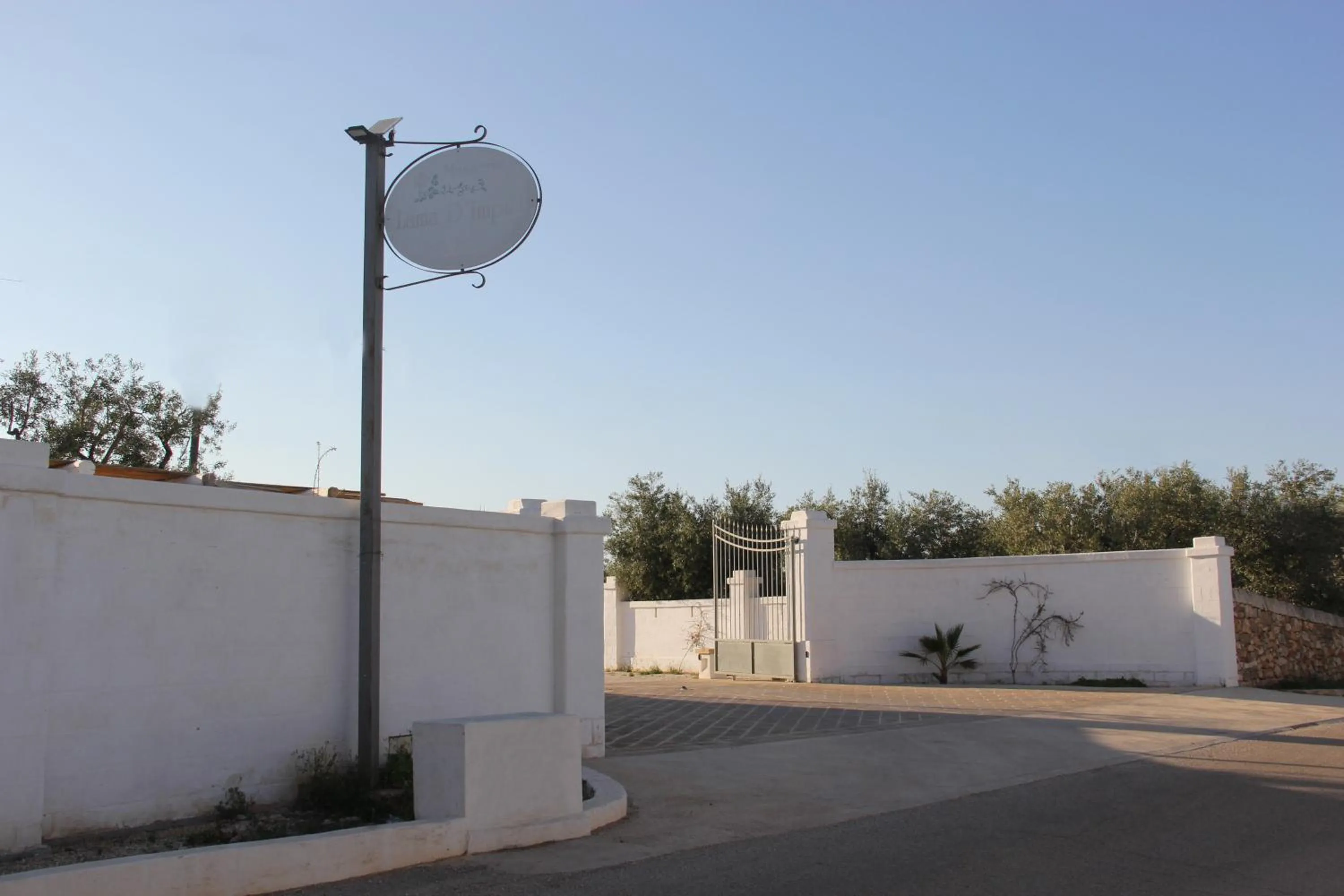 Property logo or sign in Masseria Lama D'impisa