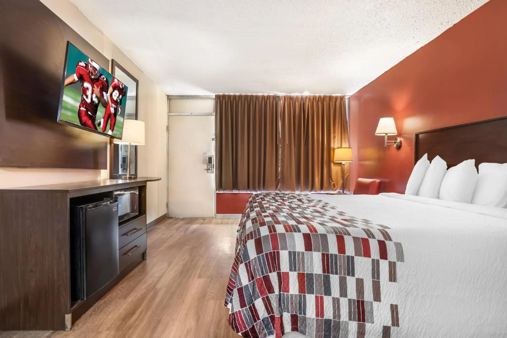 Bedroom, Bed in Red Roof Inn Montgomery - Midtown