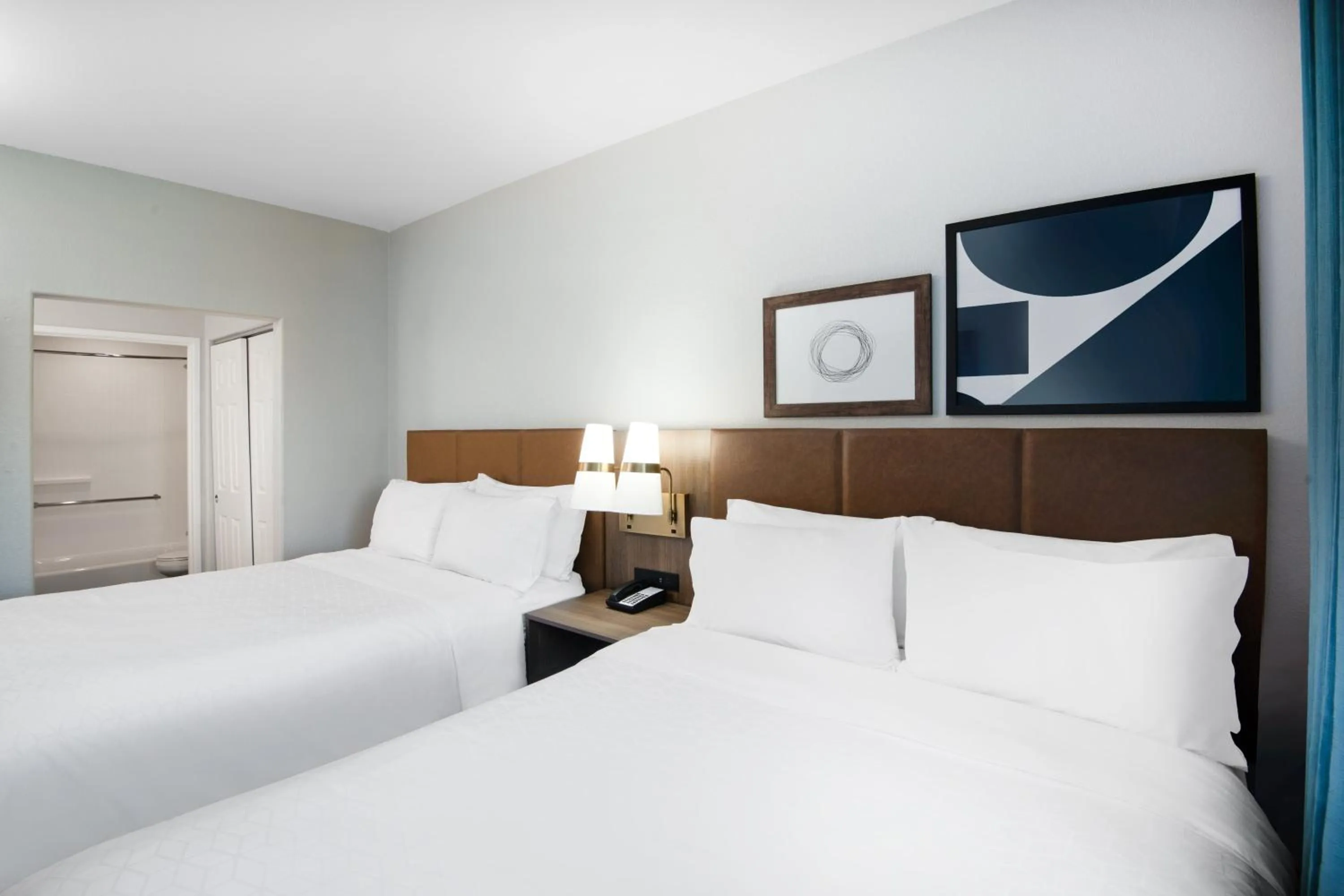 Photo of the whole room, Bed in Staybridge Suites Phoenix Glendale Sports Dist by IHG