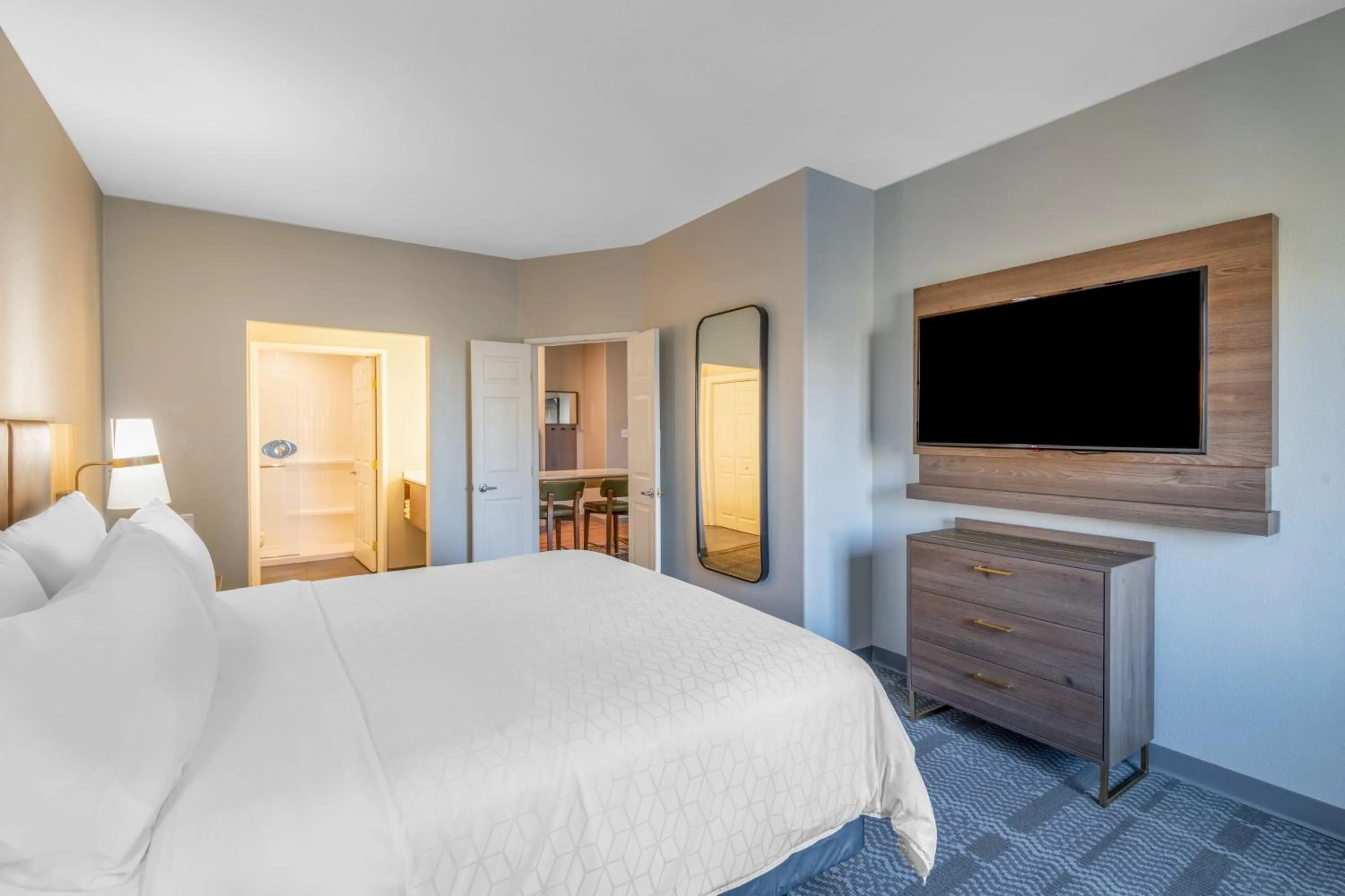 Photo of the whole room, Bed in Staybridge Suites Phoenix Glendale Sports Dist by IHG