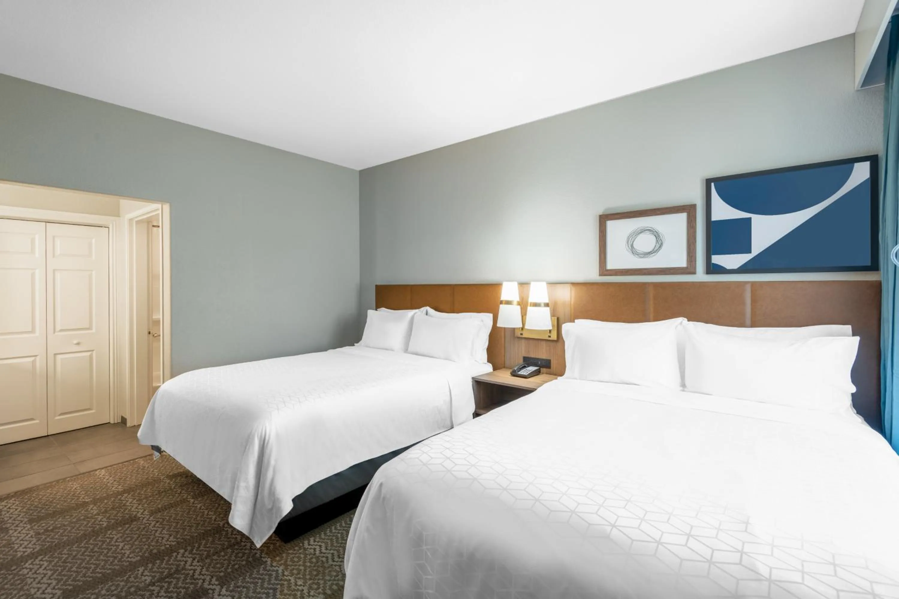 Photo of the whole room, Bed in Staybridge Suites Phoenix Glendale Sports Dist by IHG