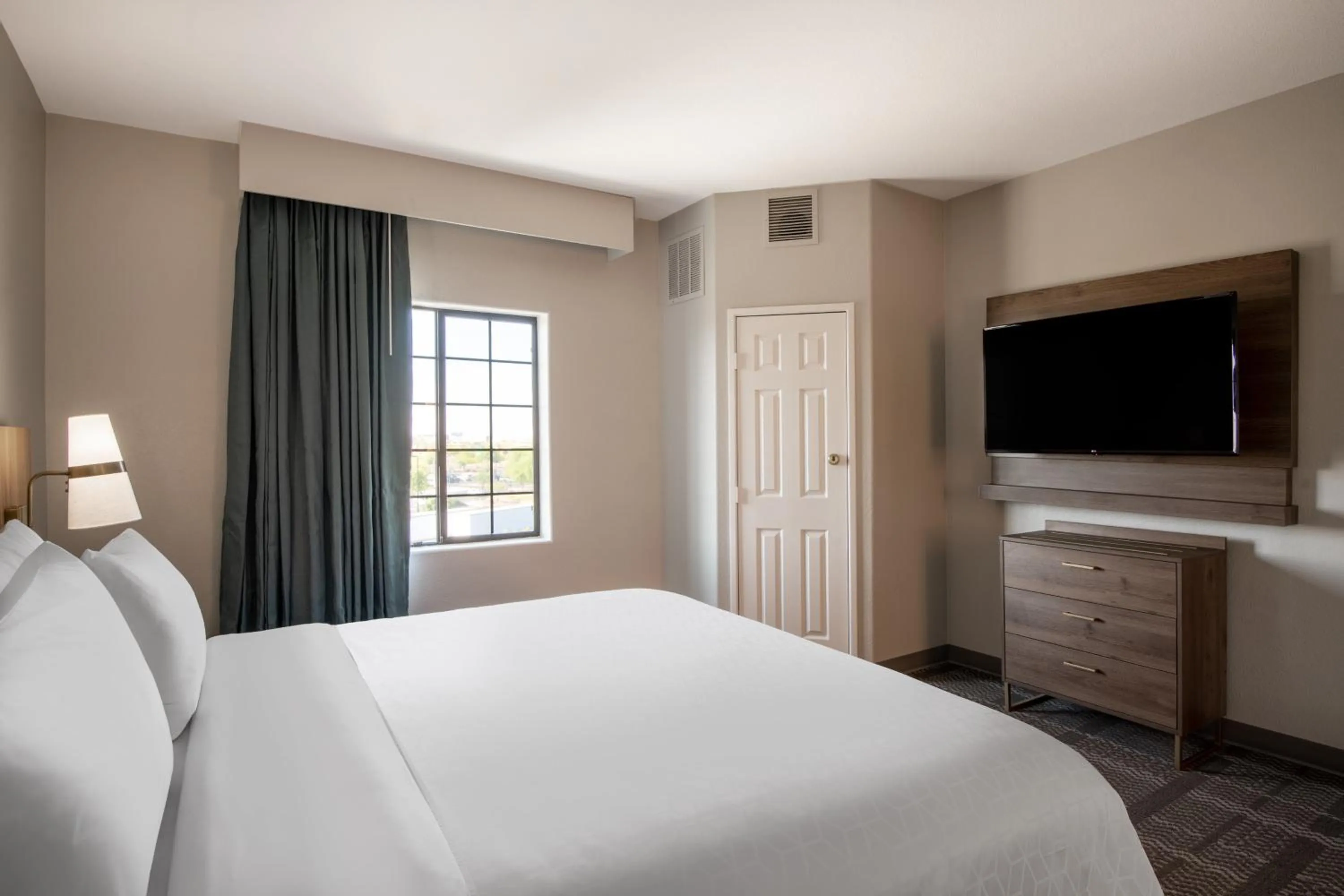 Photo of the whole room, Bed in Staybridge Suites Phoenix Glendale Sports Dist by IHG