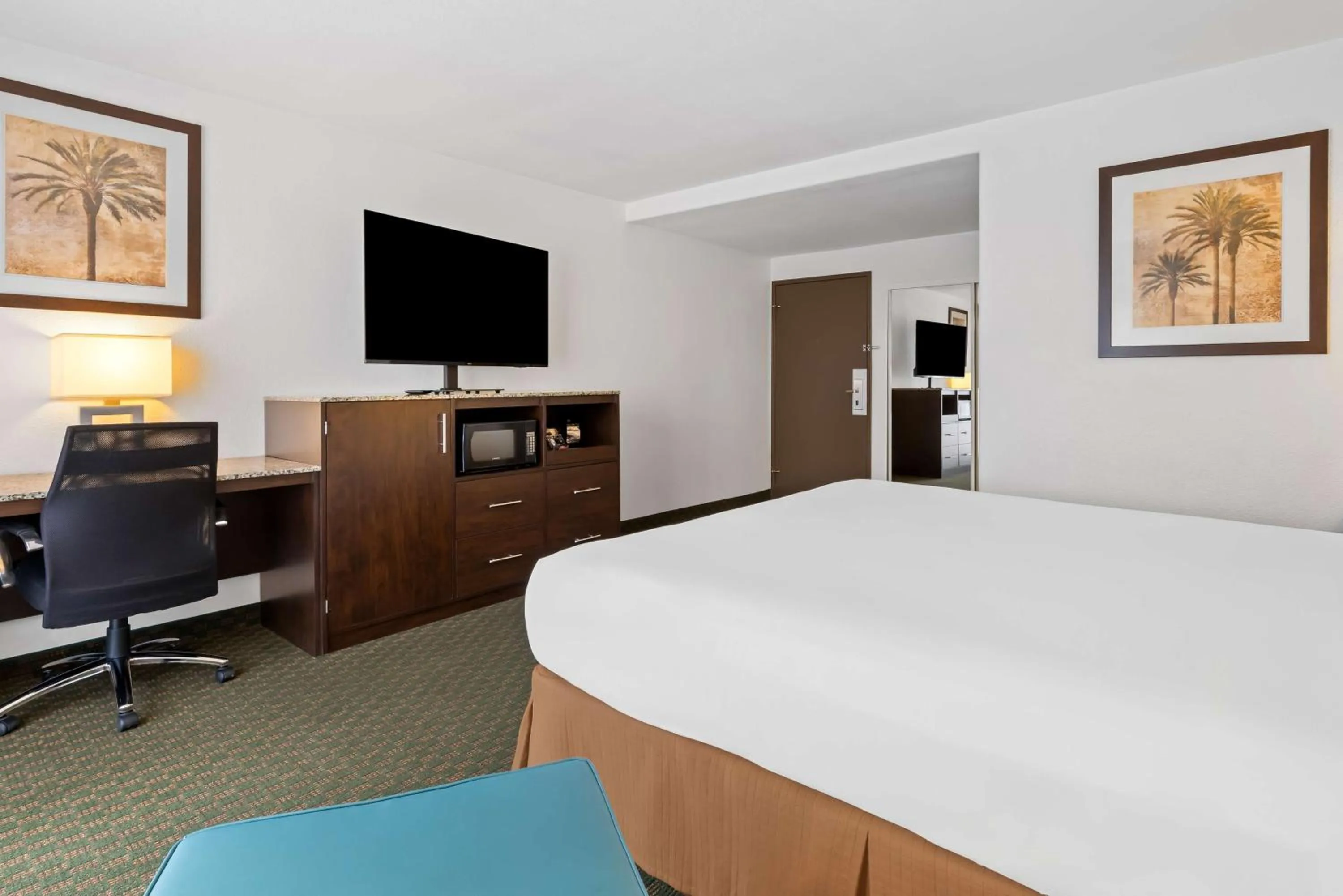 Bedroom, Bed in Best Western Date Tree Hotel