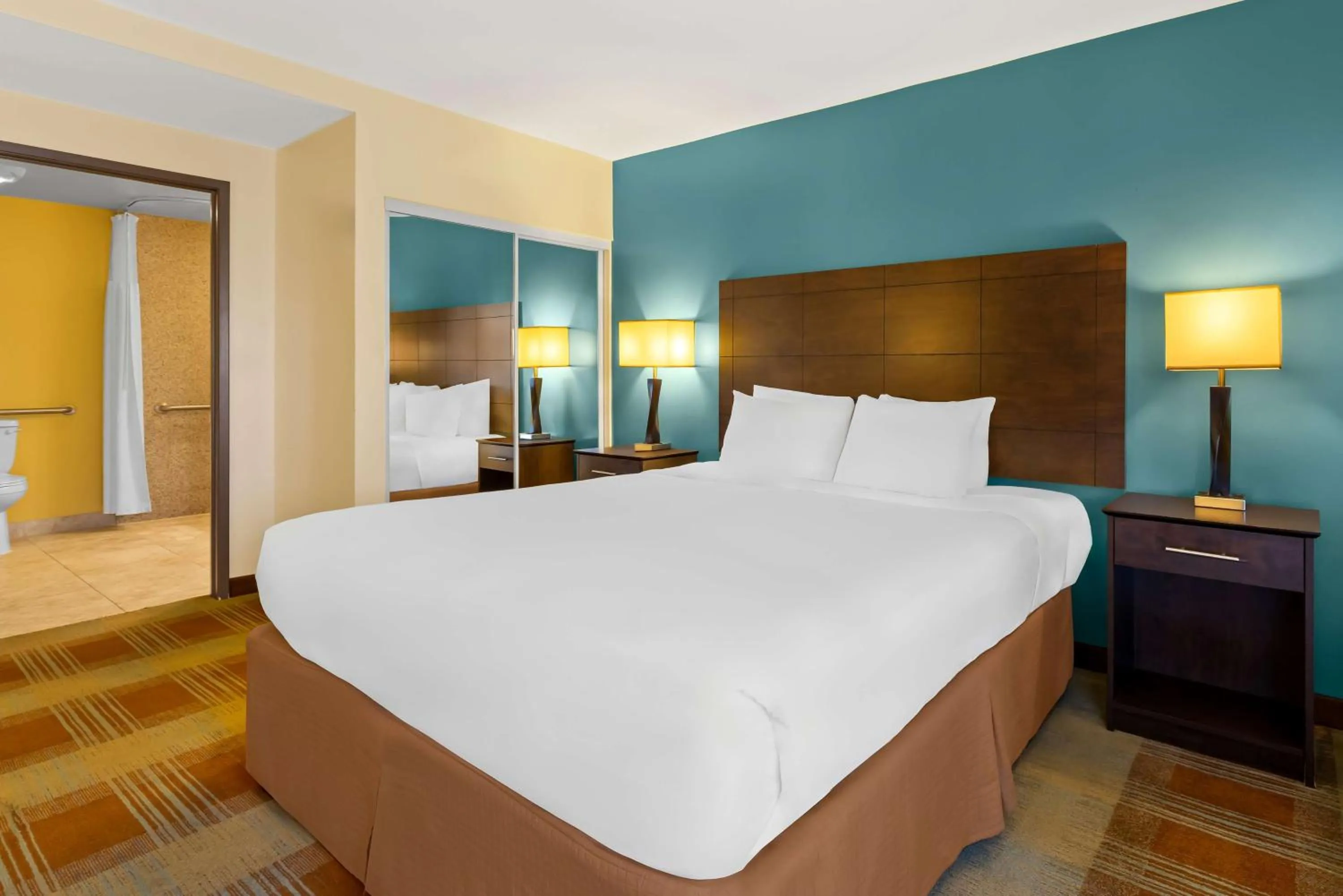 Bedroom, Bed in Best Western Date Tree Hotel