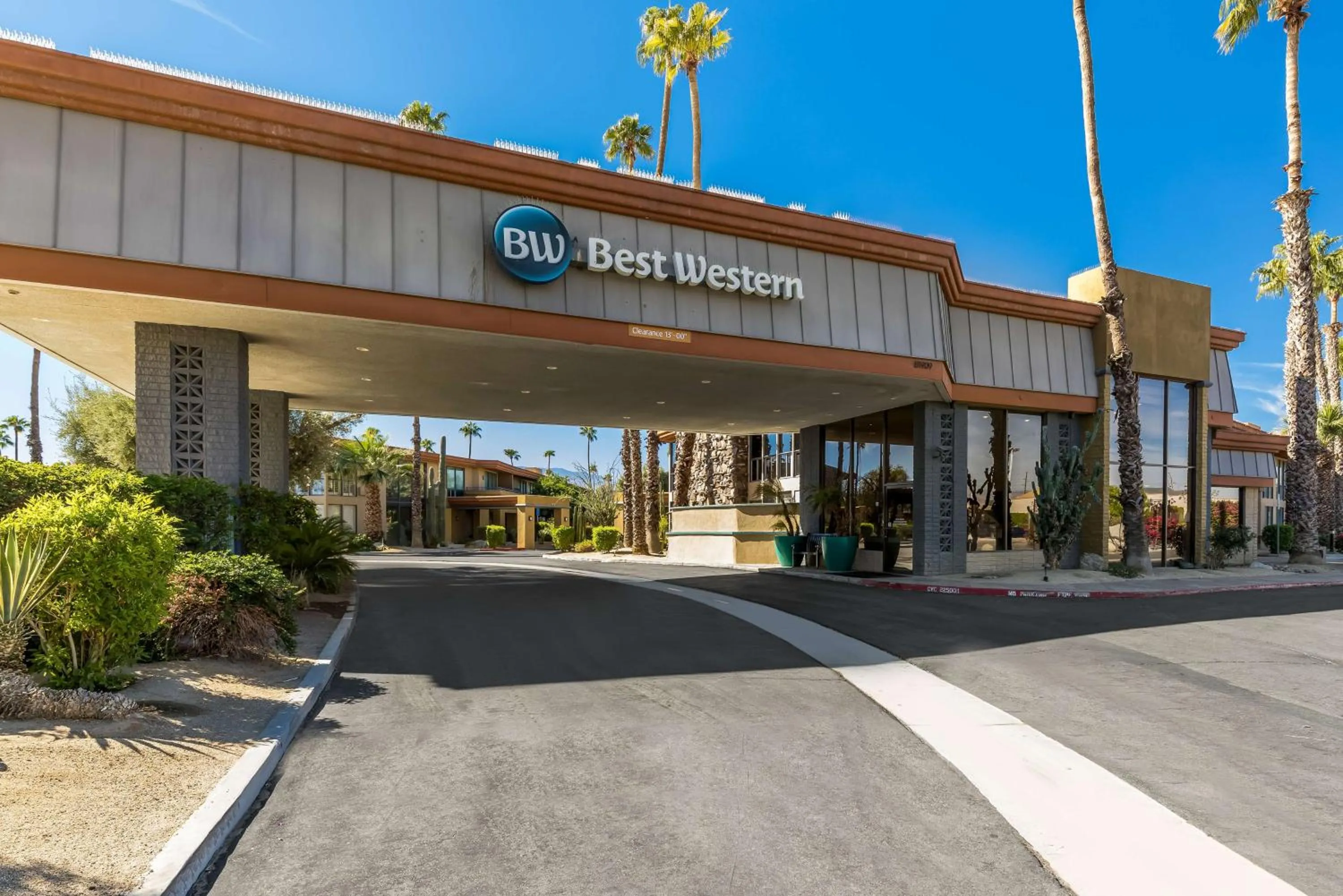 Property building in Best Western Date Tree Hotel