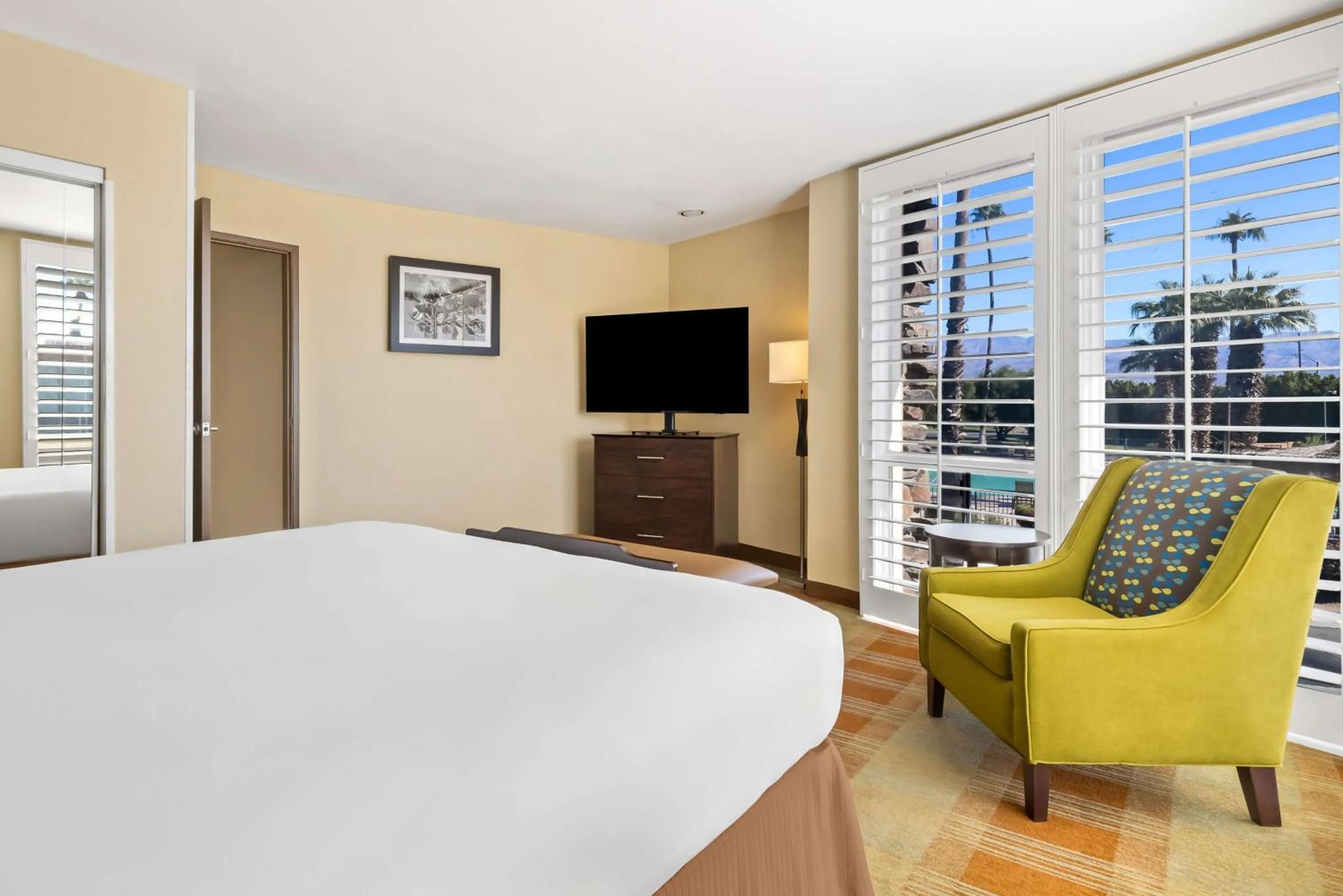 Photo of the whole room in Best Western Date Tree Hotel