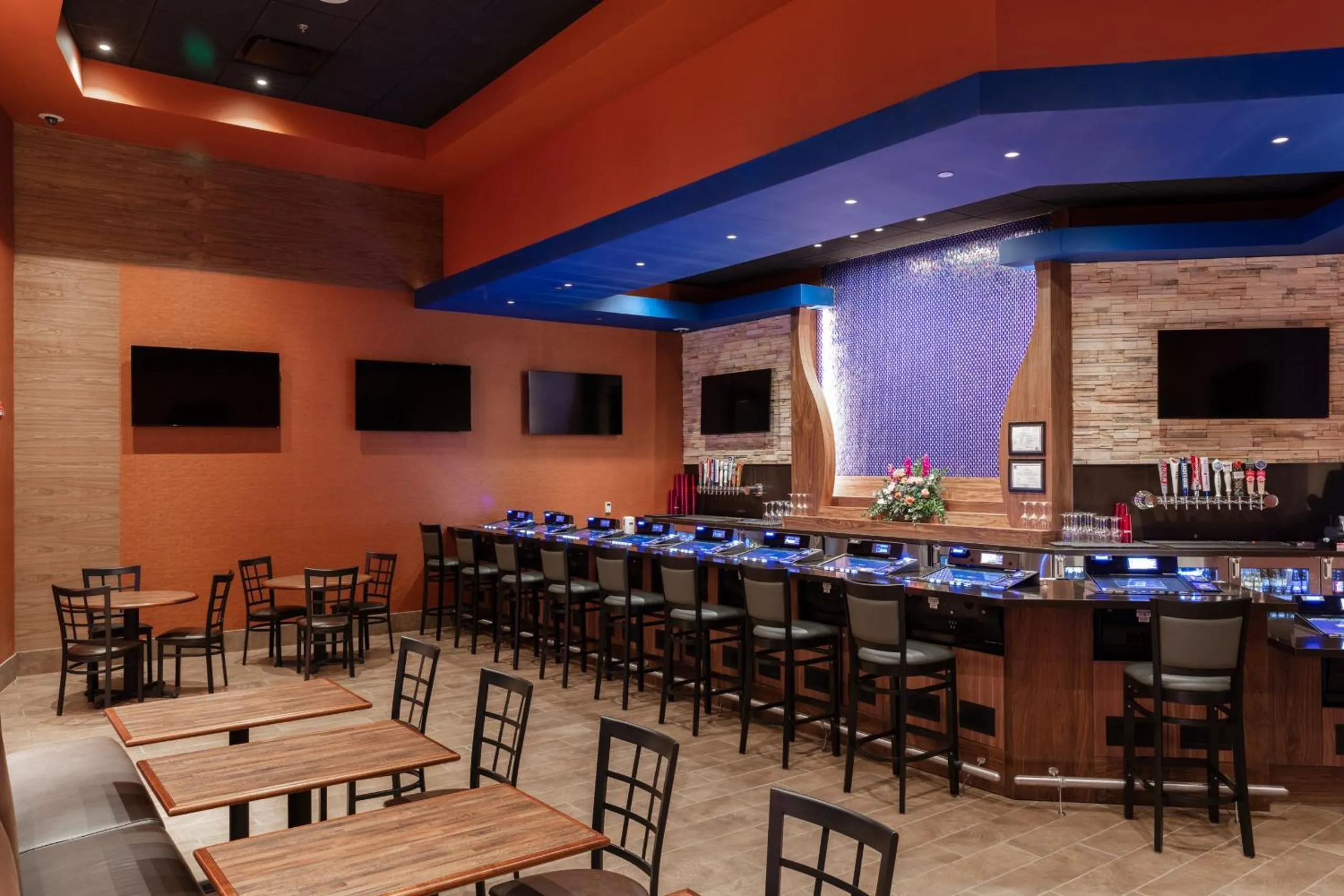 Lounge or bar in Shoshone-Bannock Hotel and Event Center