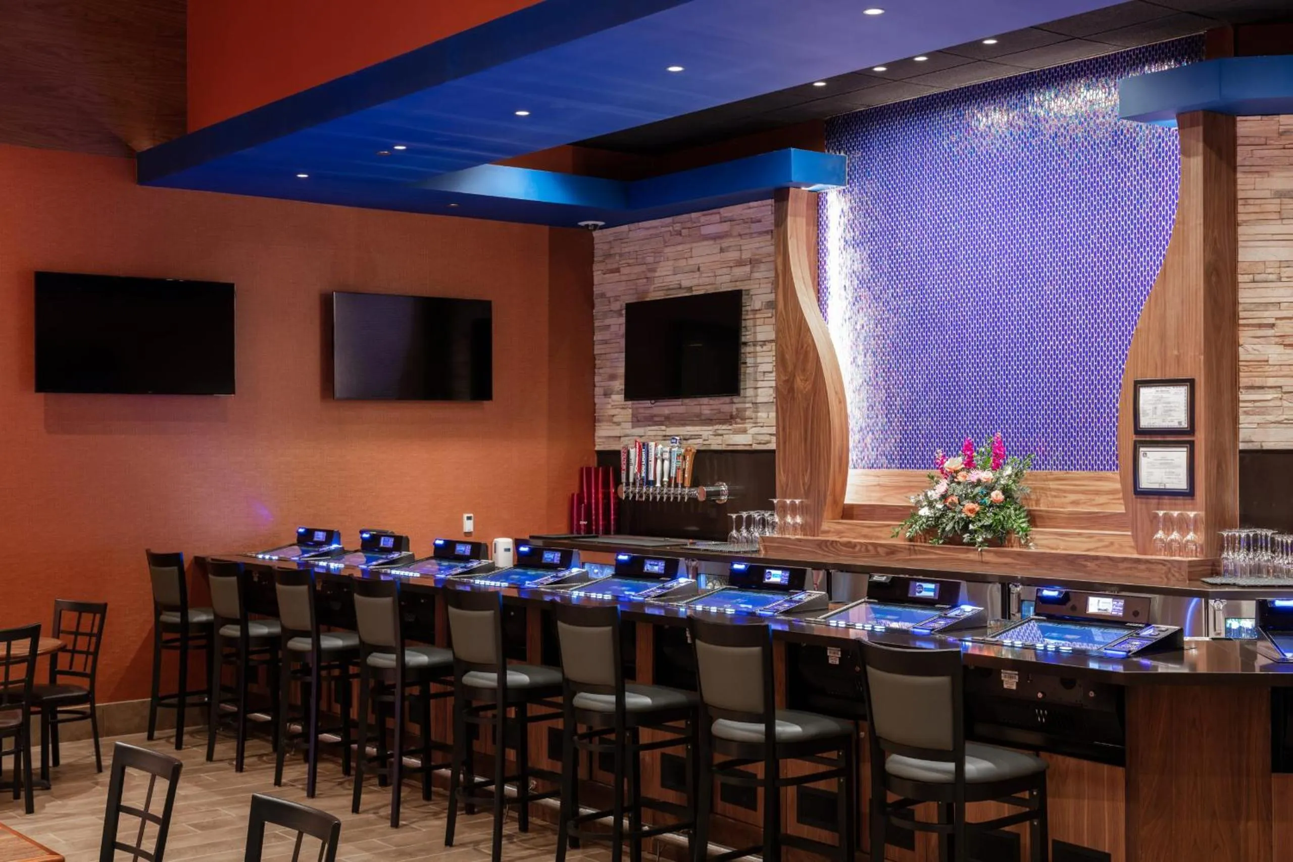 Lounge or bar in Shoshone-Bannock Hotel and Event Center