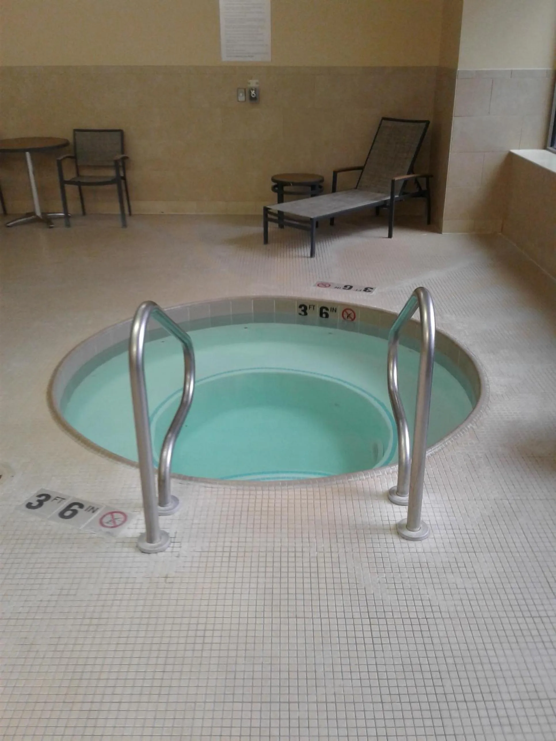 Swimming pool in Shoshone-Bannock Hotel and Event Center