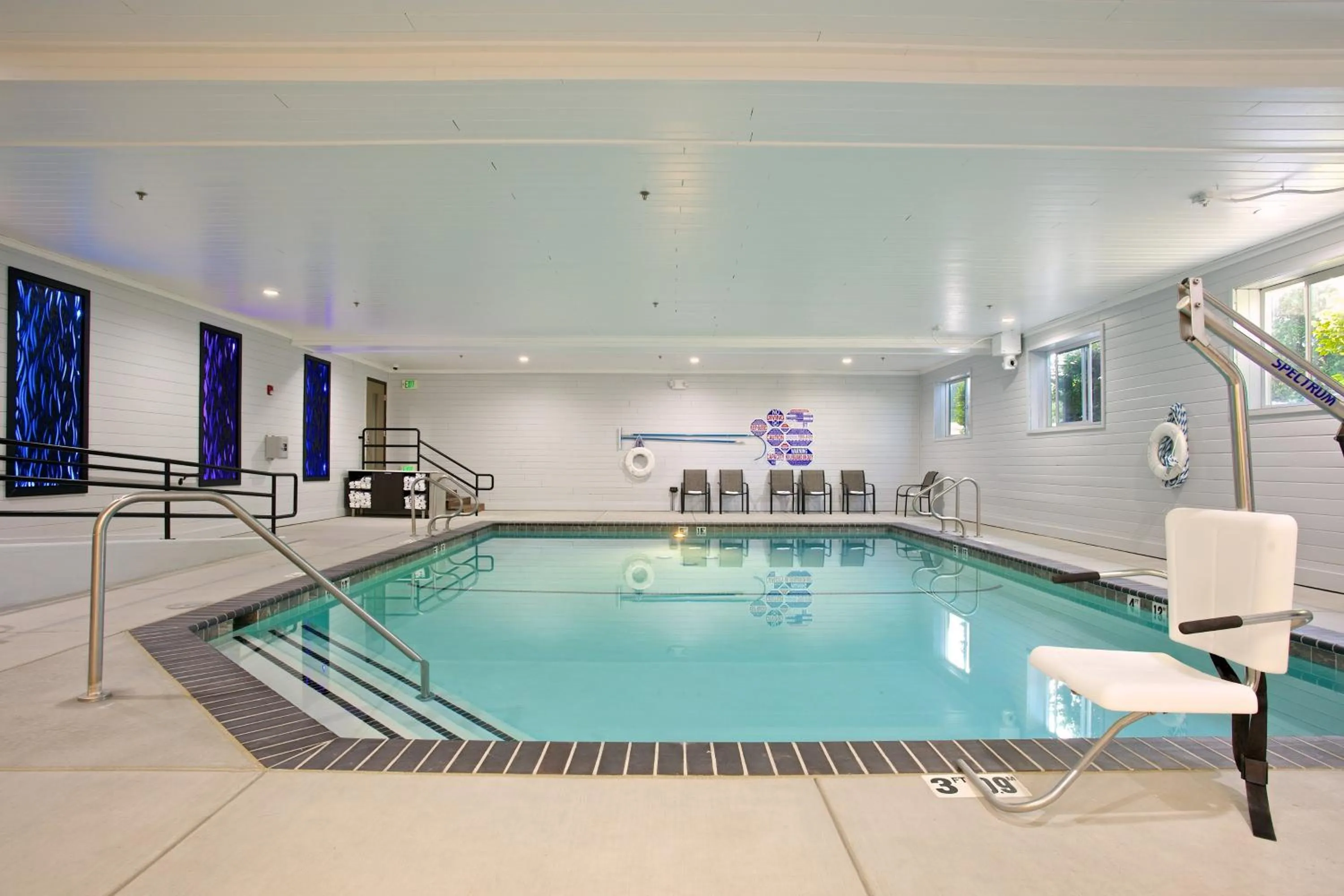 Swimming pool in Holiday Inn Express Hotel & Suites - Paso Robles by IHG
