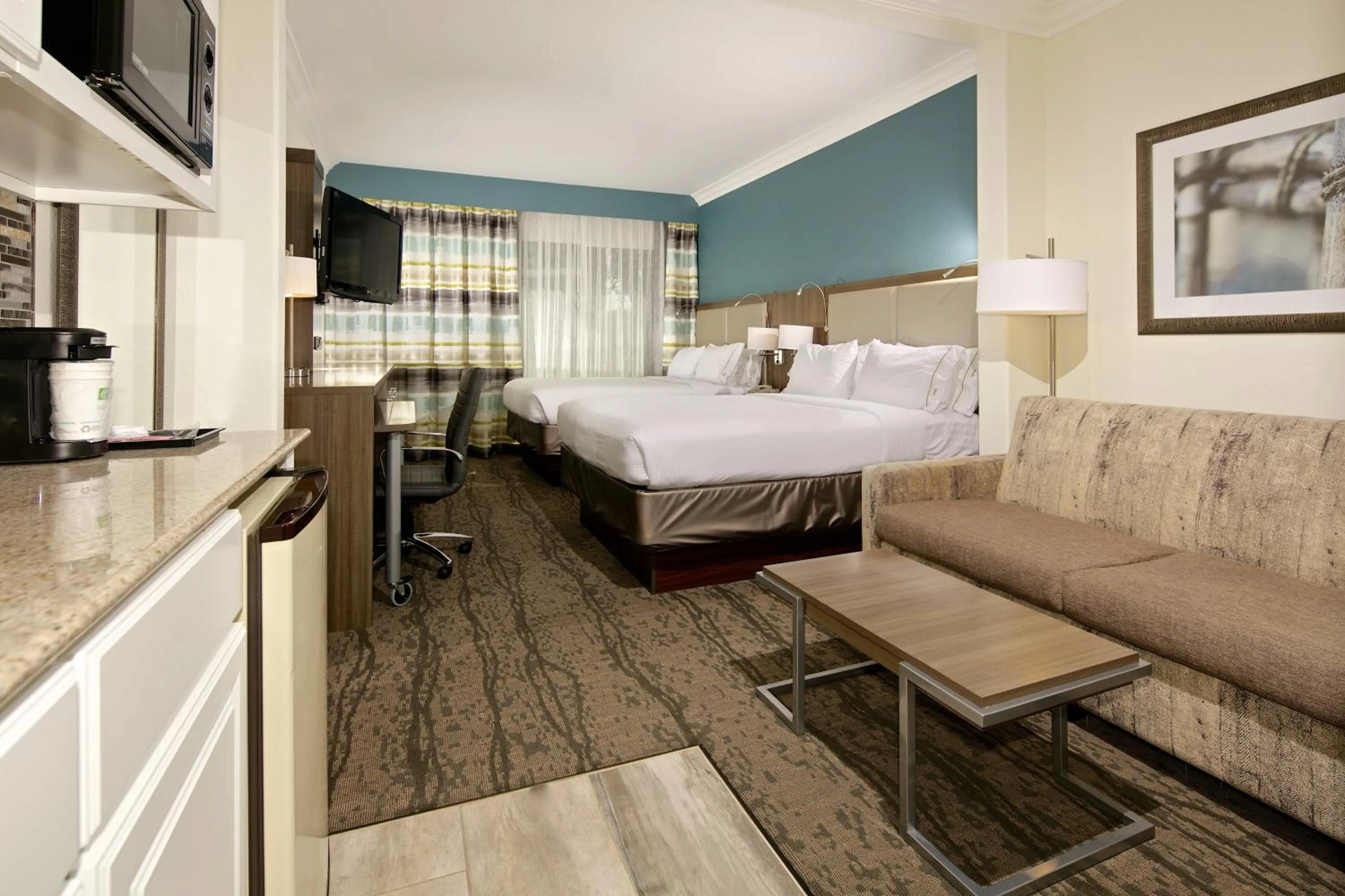 Photo of the whole room, Bed in Holiday Inn Express Hotel & Suites - Paso Robles by IHG