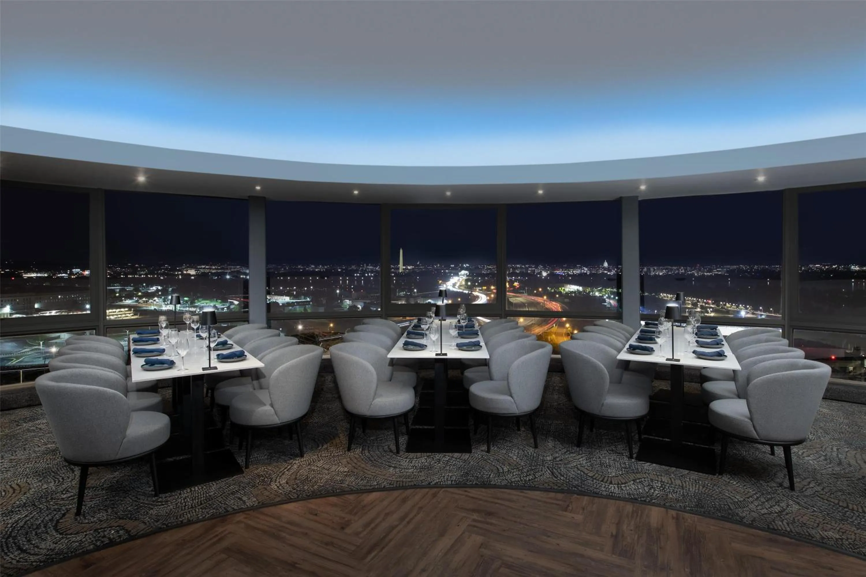 Lounge or bar in DoubleTree by Hilton Washington DC – Crystal City