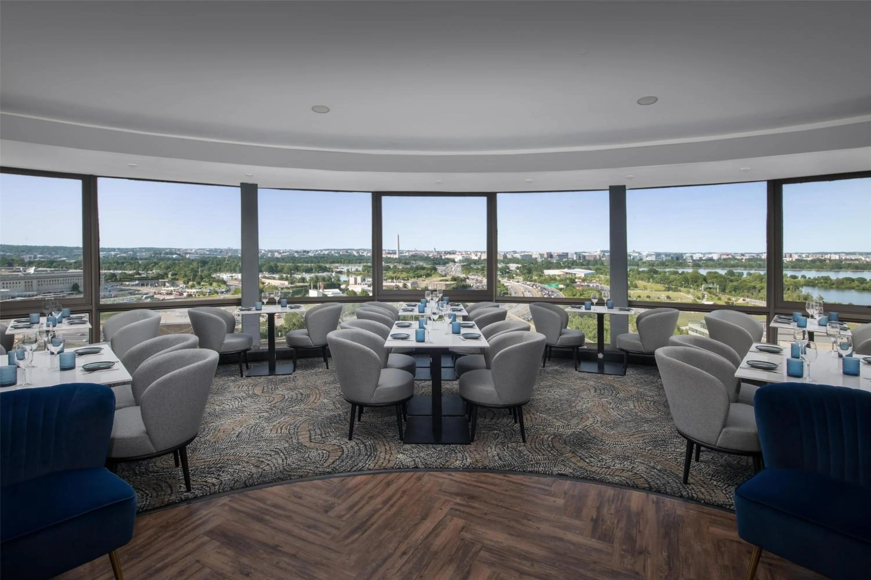 Lounge or bar in DoubleTree by Hilton Washington DC – Crystal City