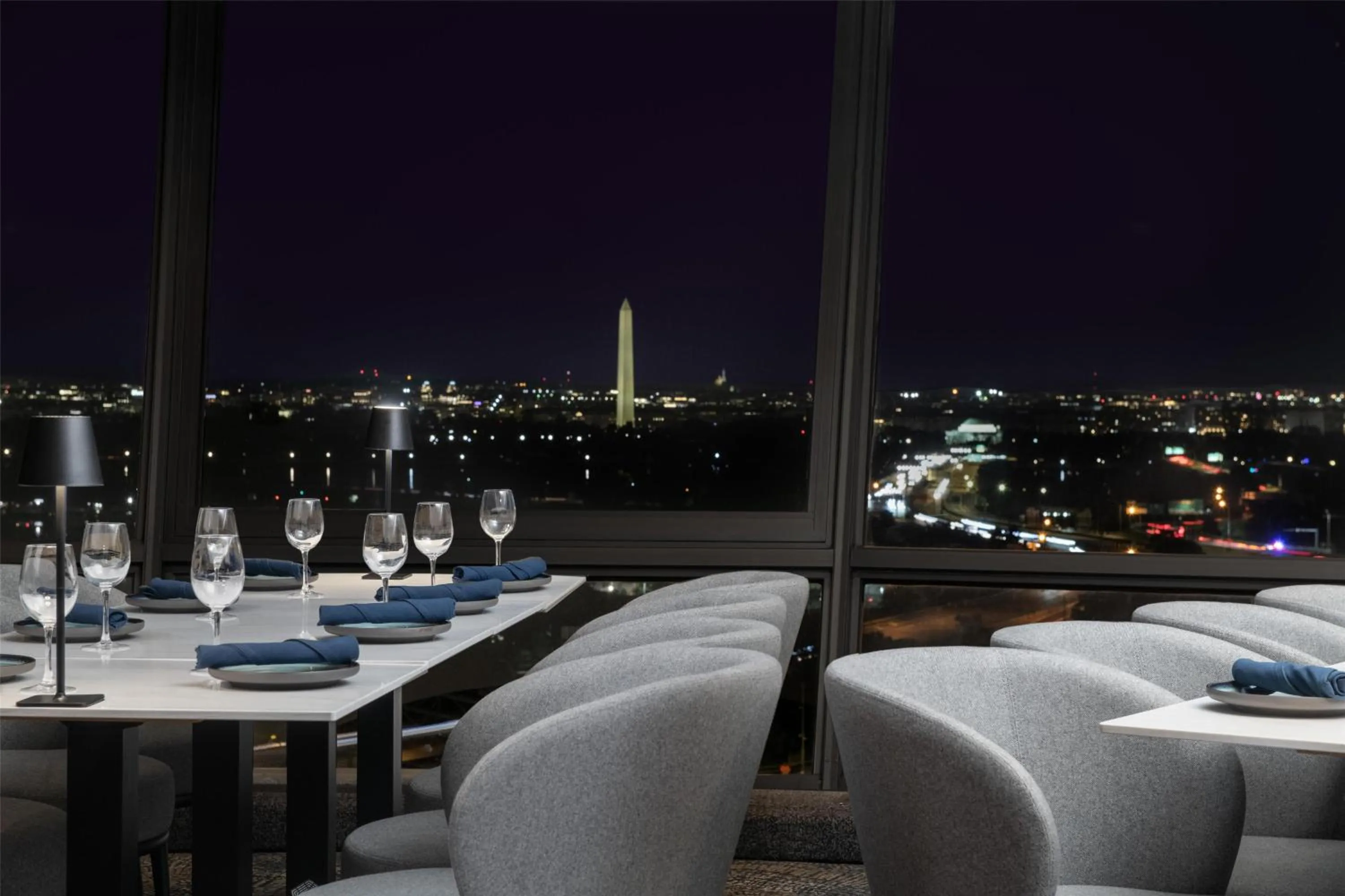 Lounge or bar in DoubleTree by Hilton Washington DC – Crystal City