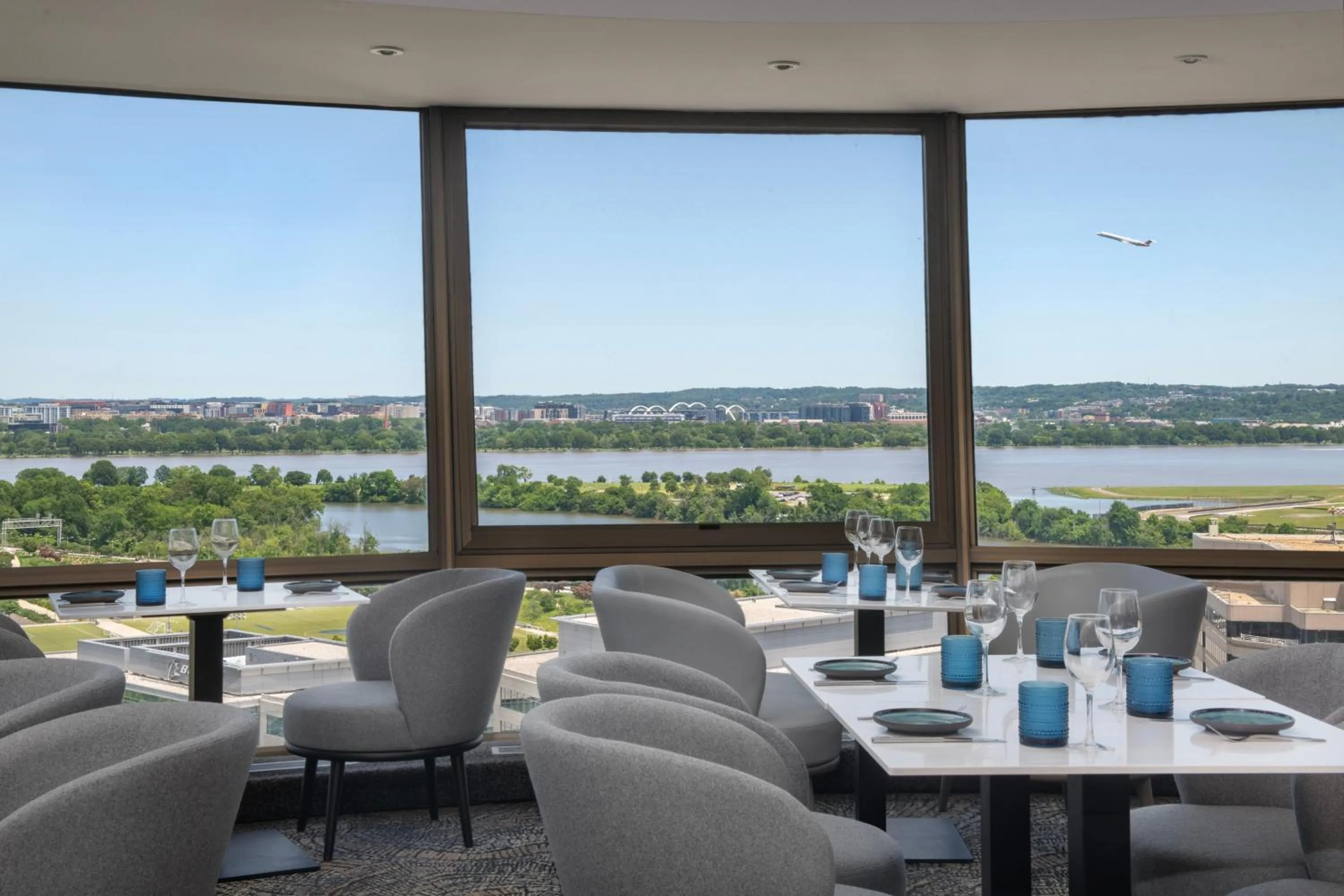 Restaurant/places to eat in DoubleTree by Hilton Washington DC – Crystal City