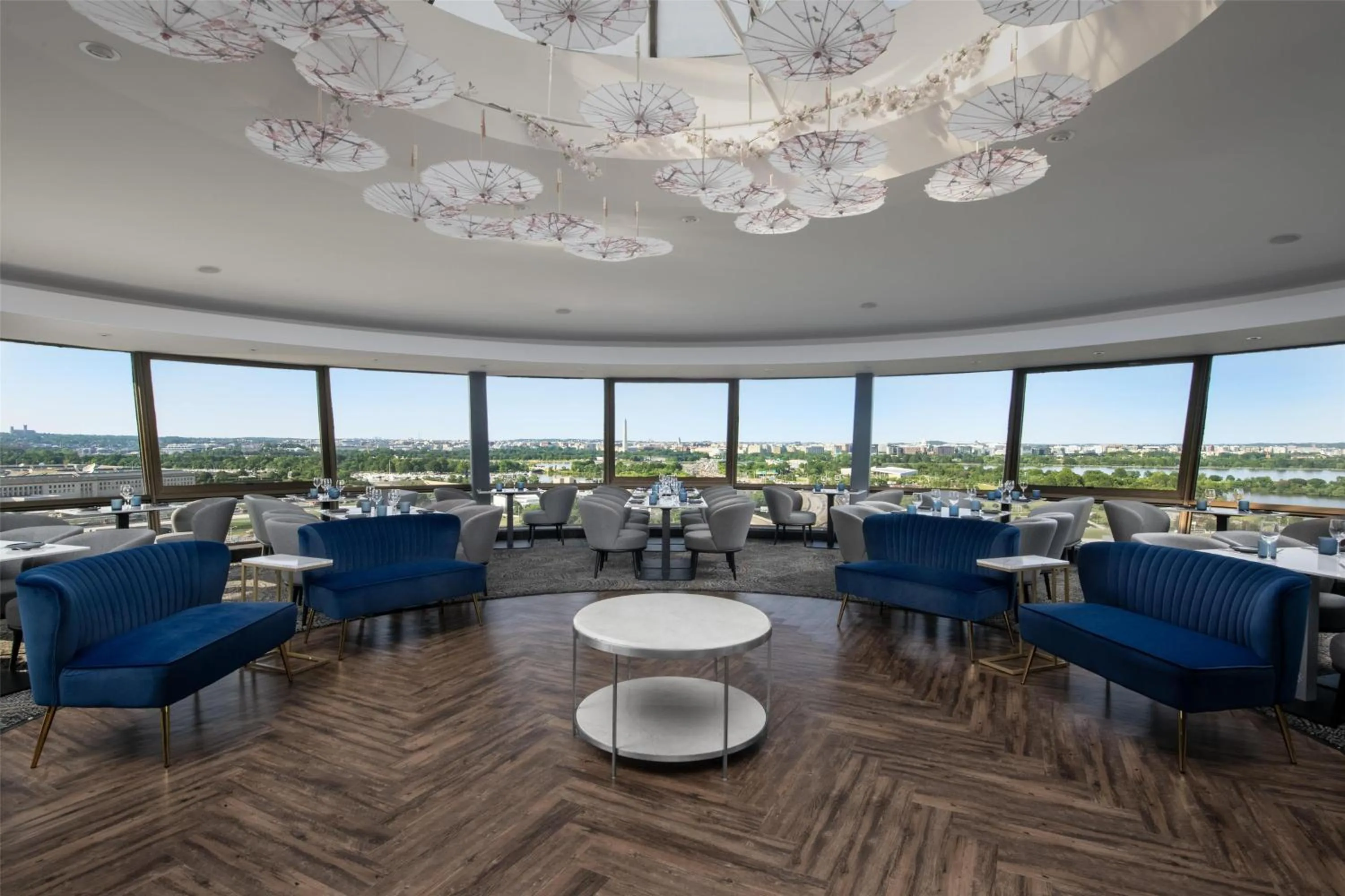 Lounge or bar in DoubleTree by Hilton Washington DC – Crystal City