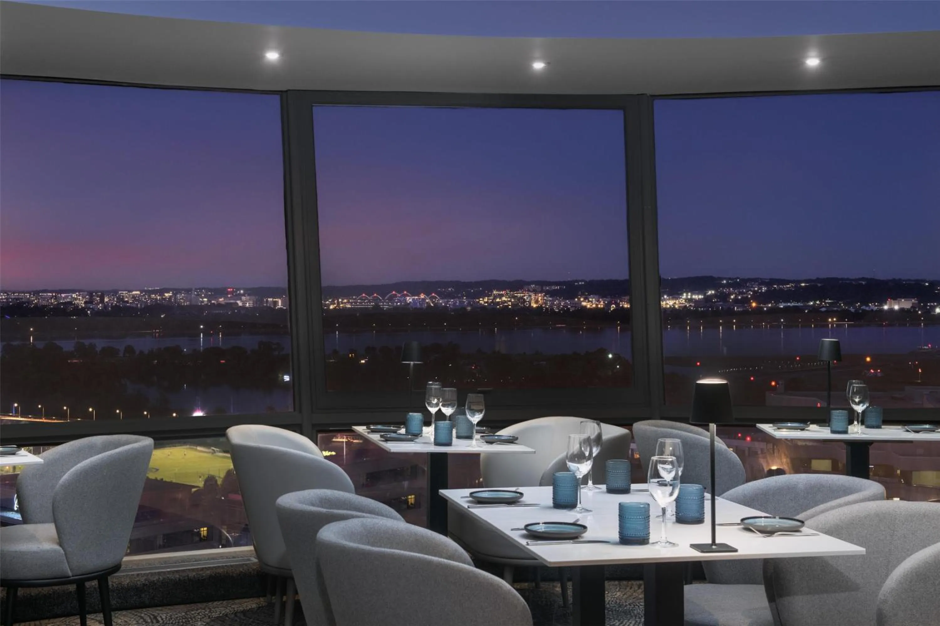 Lounge or bar in DoubleTree by Hilton Washington DC – Crystal City