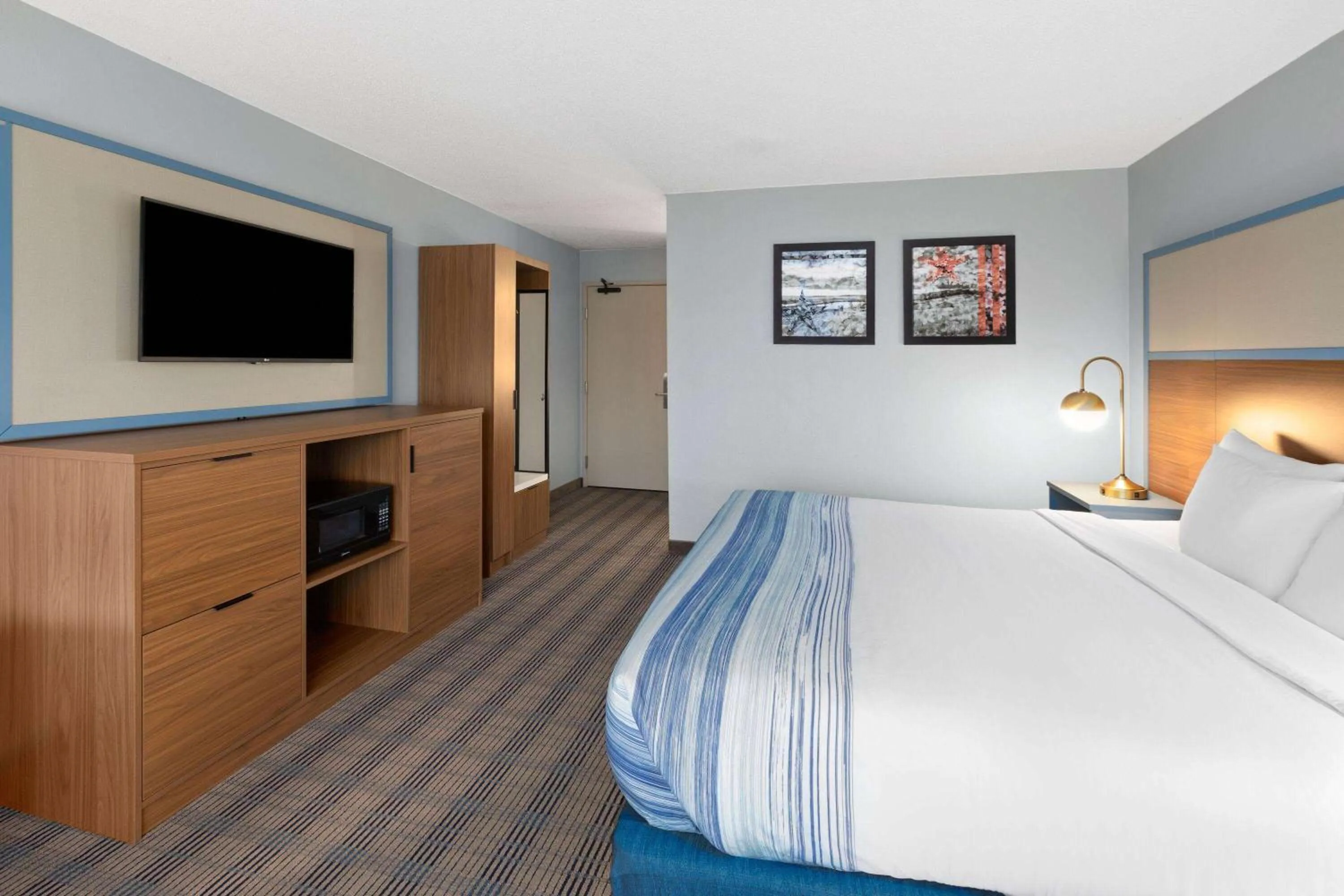 Photo of the whole room, Bed in AmericInn by Wyndham North Branch