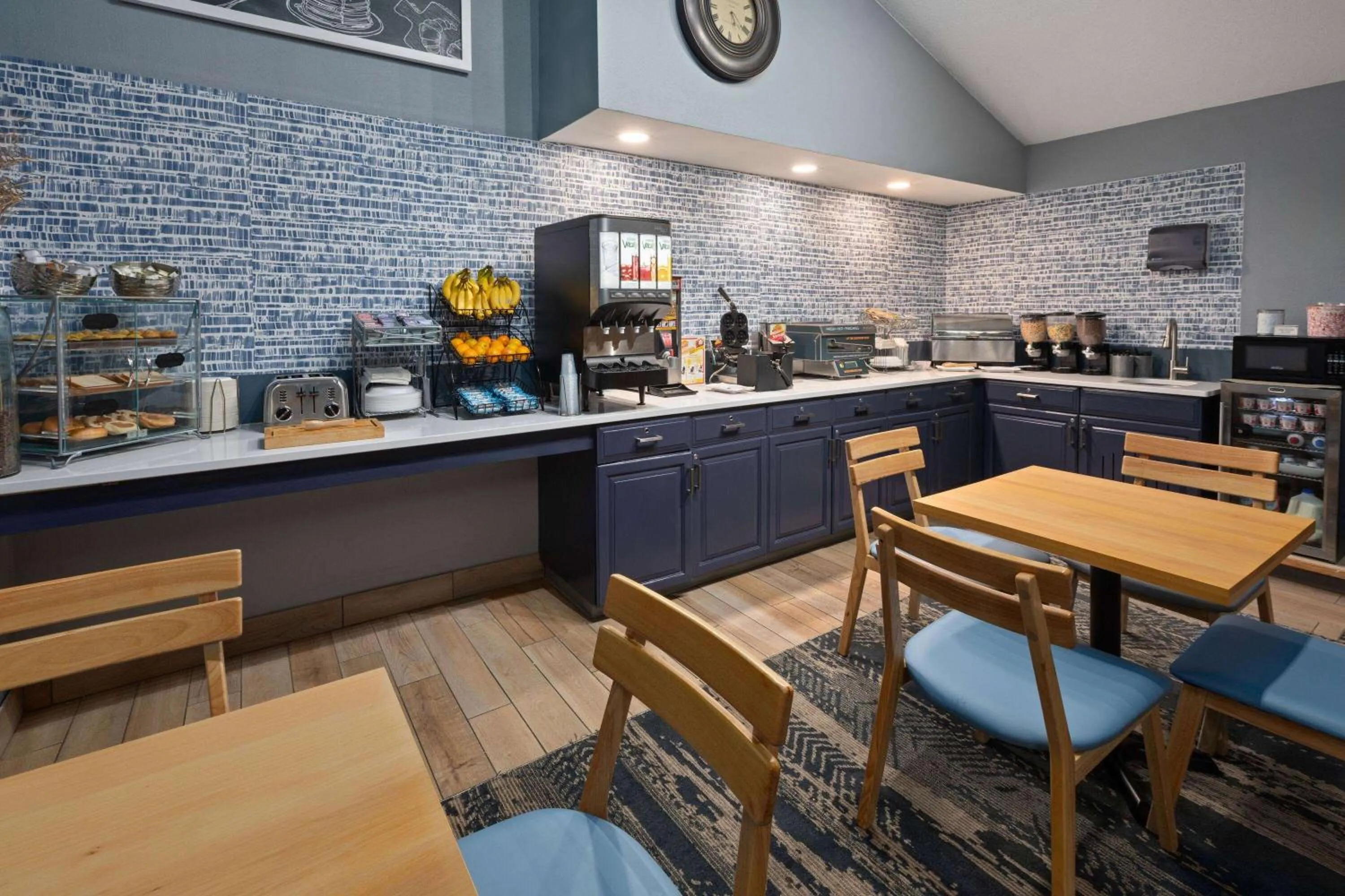 Breakfast in AmericInn by Wyndham North Branch