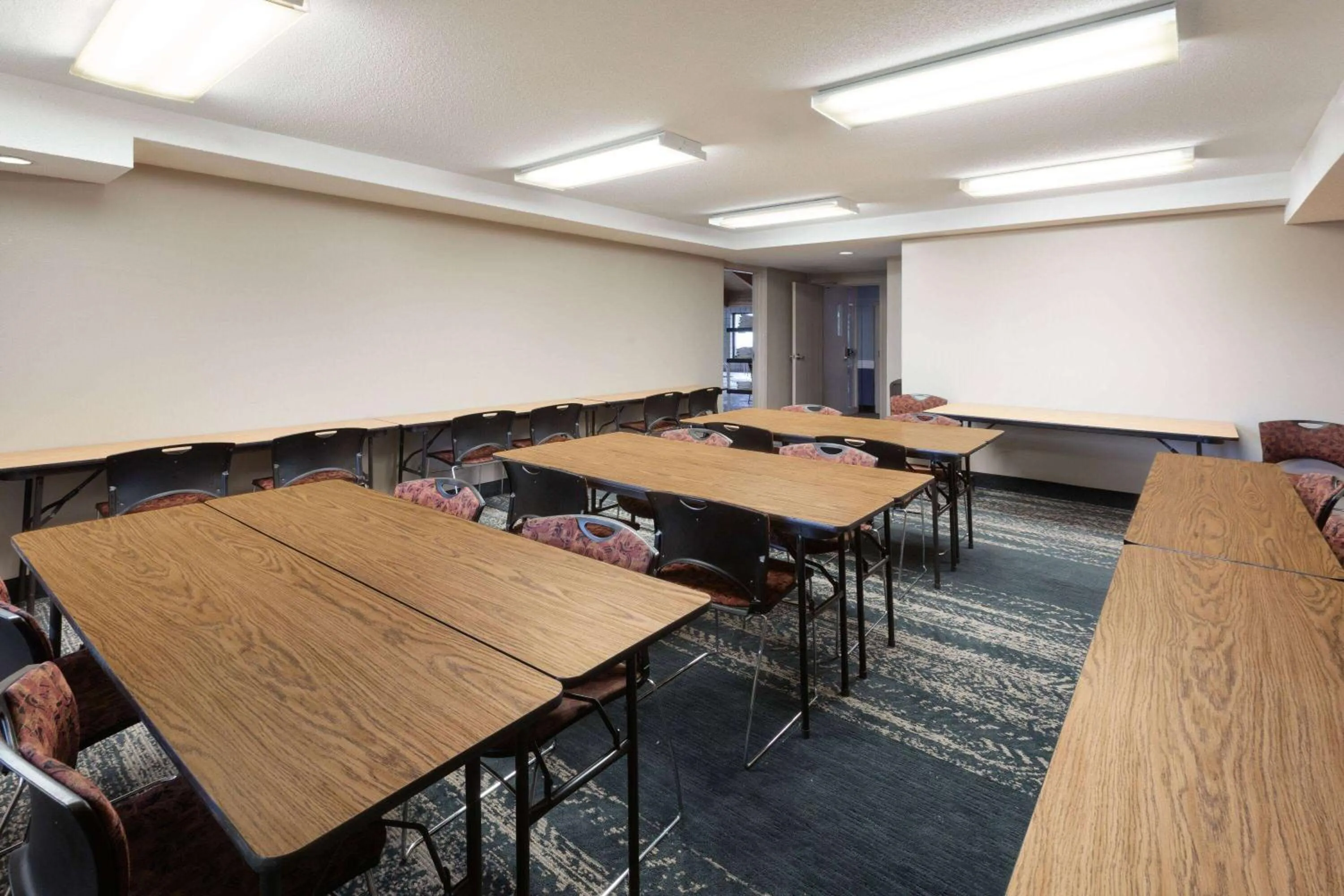 Meeting/conference room in AmericInn by Wyndham North Branch