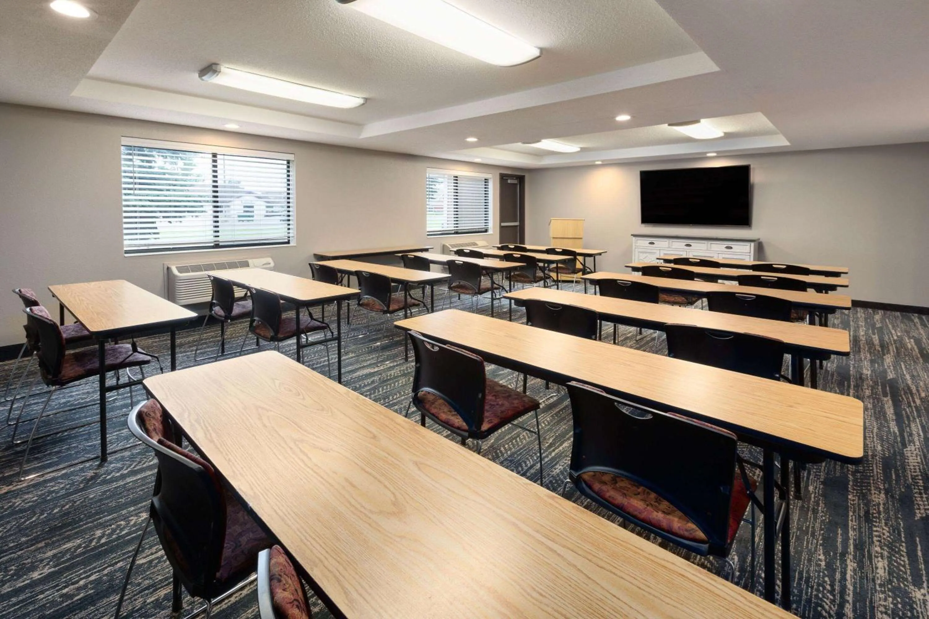 Meeting/conference room in AmericInn by Wyndham North Branch