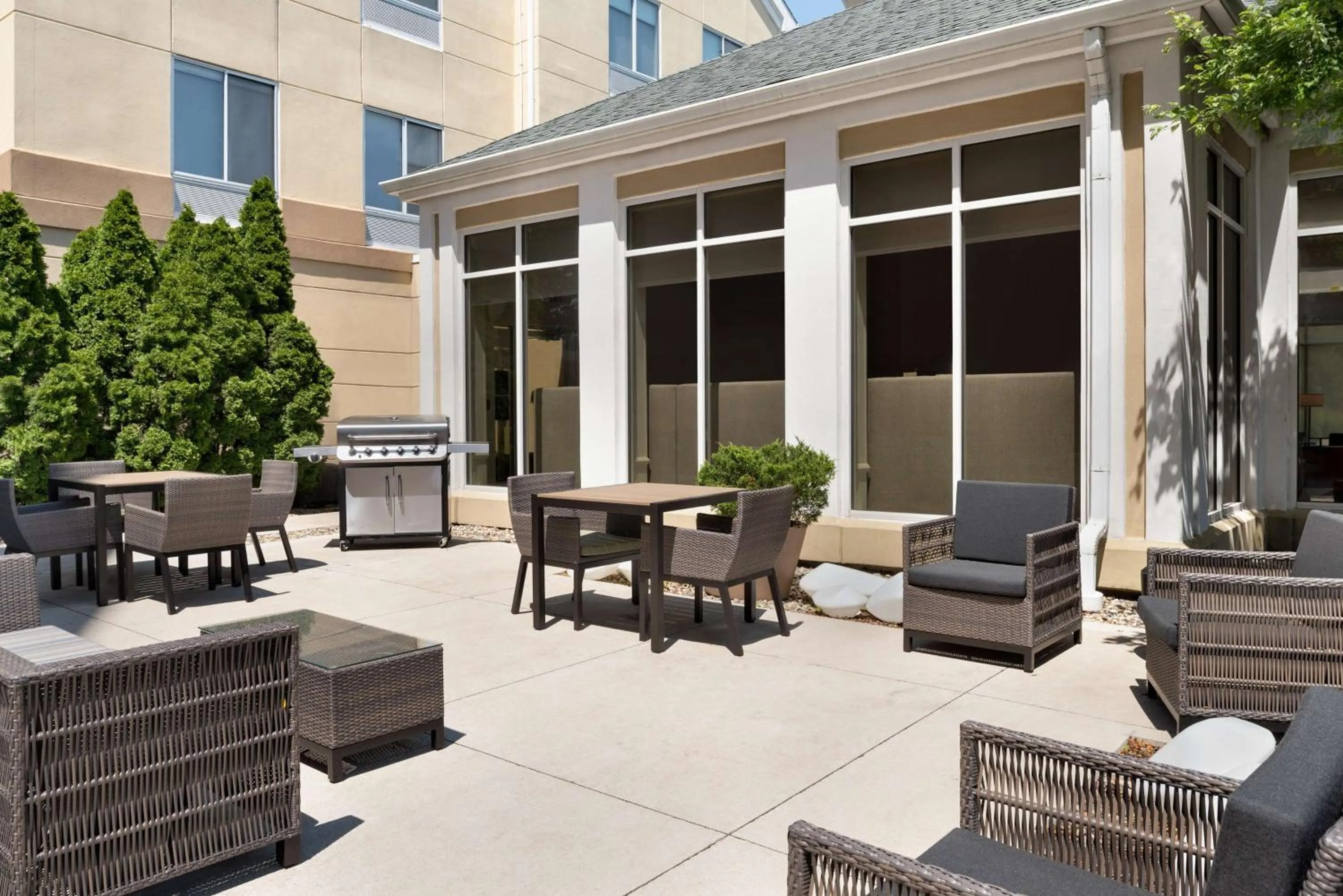 Patio in Hilton Garden Inn Fort Wayne