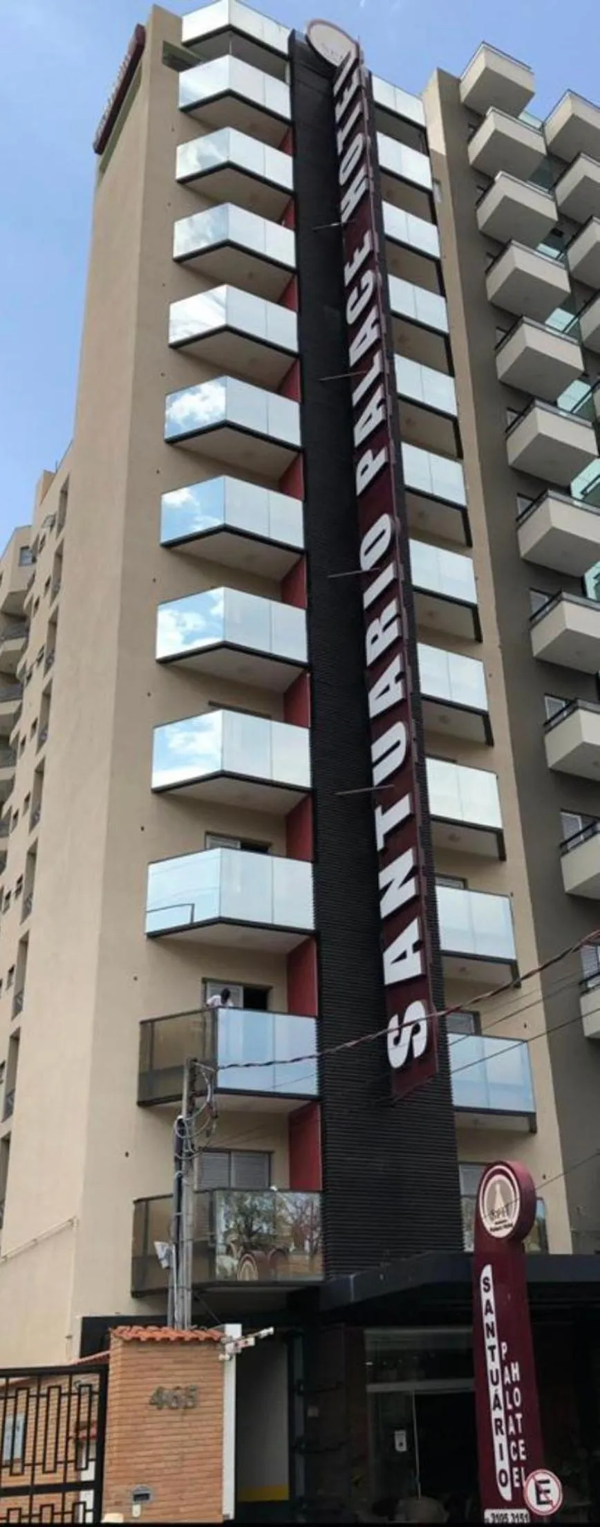 Facade/entrance in Santuário Palace Hotel