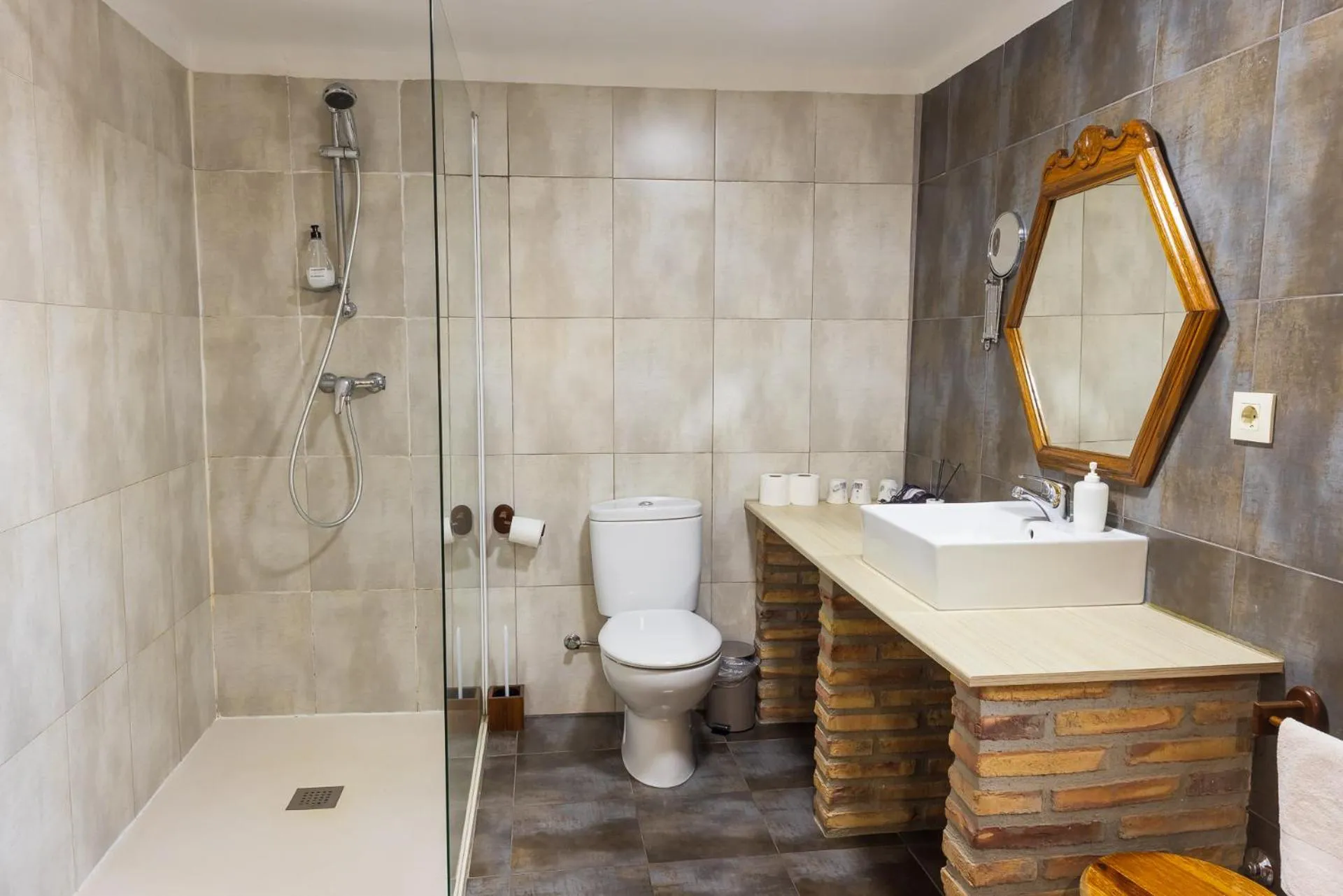 Bathroom in Agroturismo "La Bardena Blanca II"