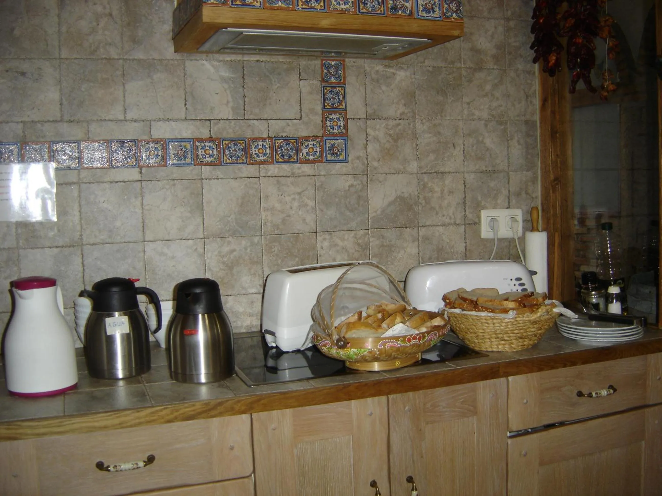 Coffee/tea facilities in Agroturismo "La Bardena Blanca II"