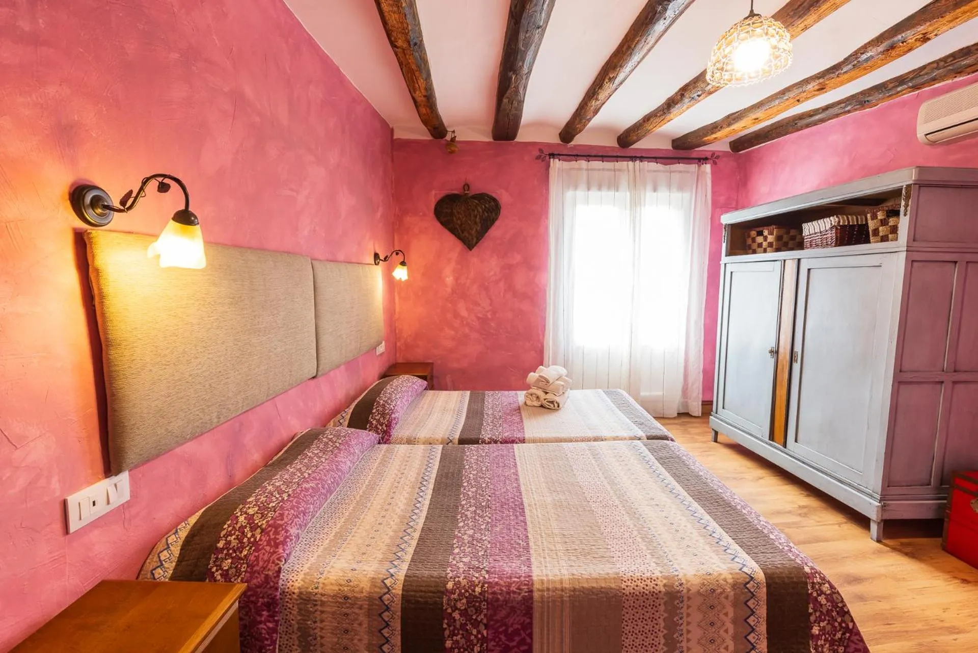 Photo of the whole room, Bed in Agroturismo "La Bardena Blanca II"