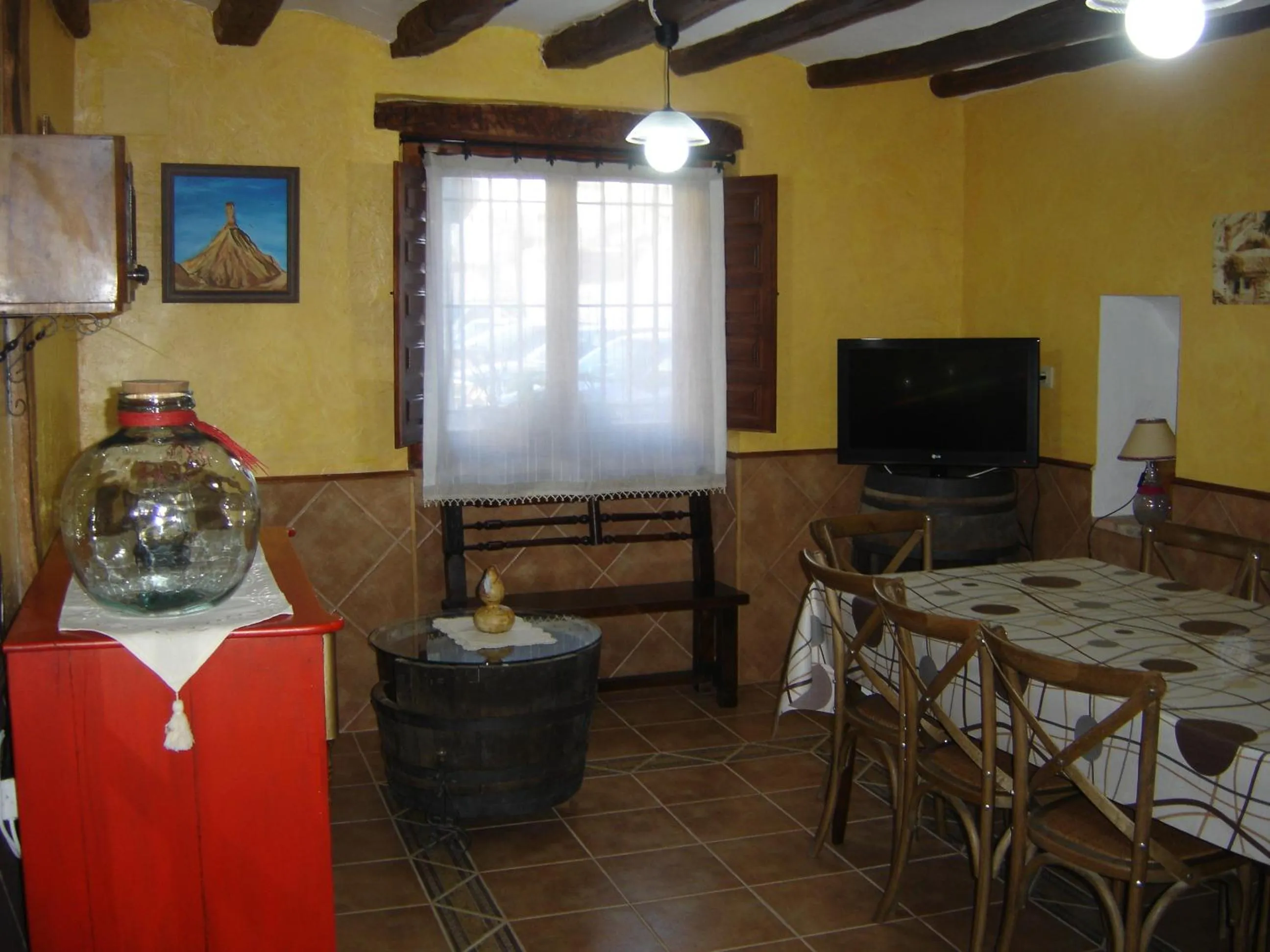 Communal lounge/ TV room in Agroturismo "La Bardena Blanca II"