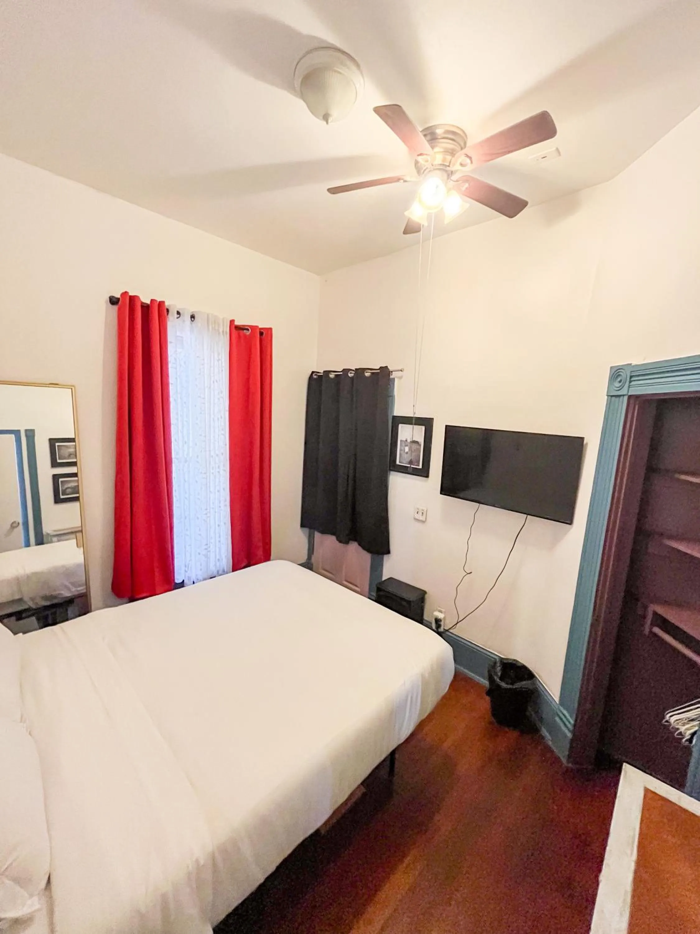 Bedroom, Bed in ITH San Diego Adventure Hostel