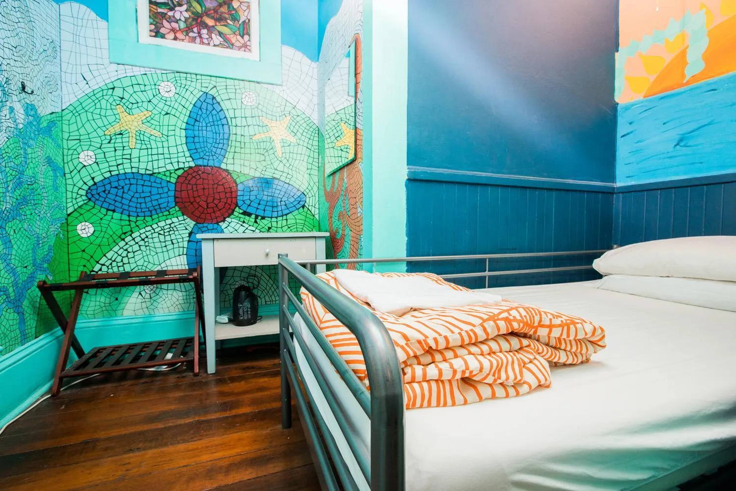 Bedroom, Bed in International Travelers House Hostel - Downtown San Diego Little Italy