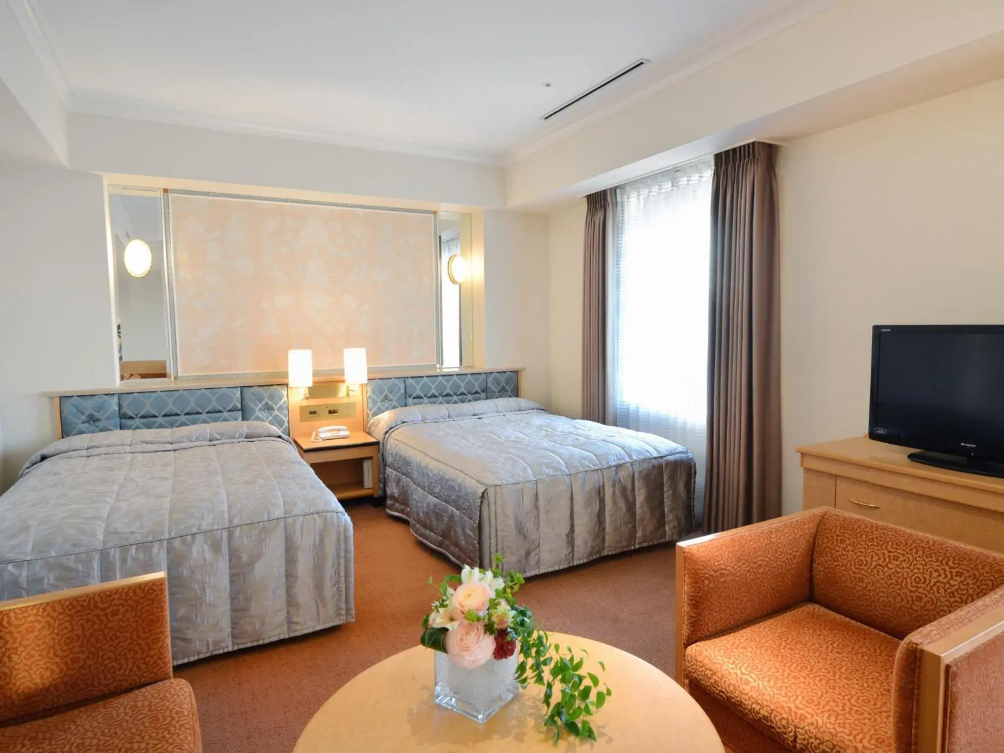 Superior Twin Room with Mountain View - Smoking in Hotel Crown Palais Kobe Superior Twin Room with Mountain View - Smoking in Hotel Crown Palais Kobe