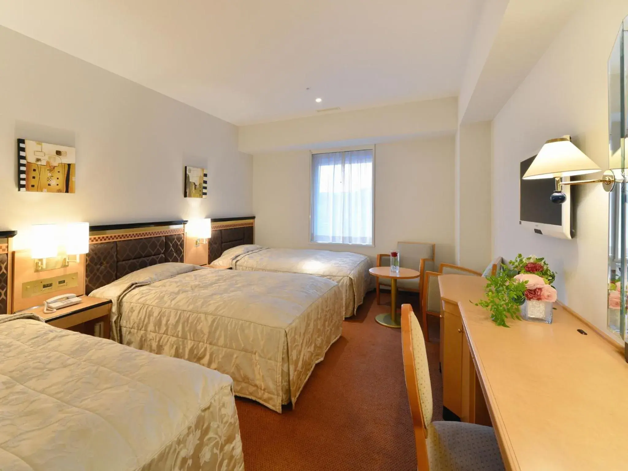 Triple Room - Non-Smoking in Hotel Crown Palais Kobe Triple Room - Non-Smoking in Hotel Crown Palais Kobe